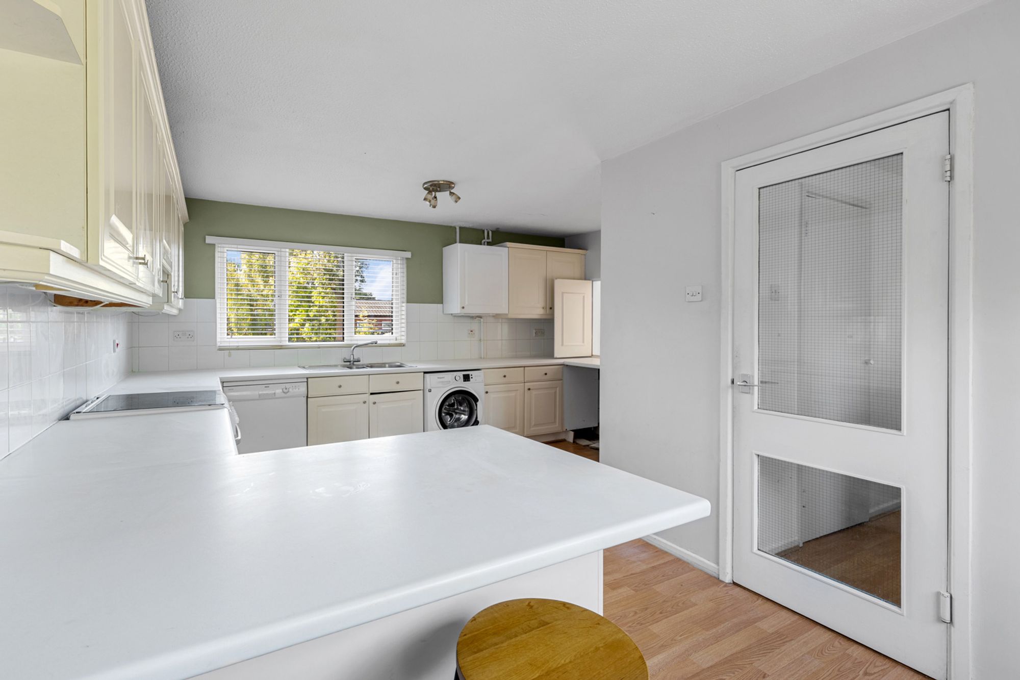 5 bed mid-terraced house for sale in Linton Glade, Croydon 2