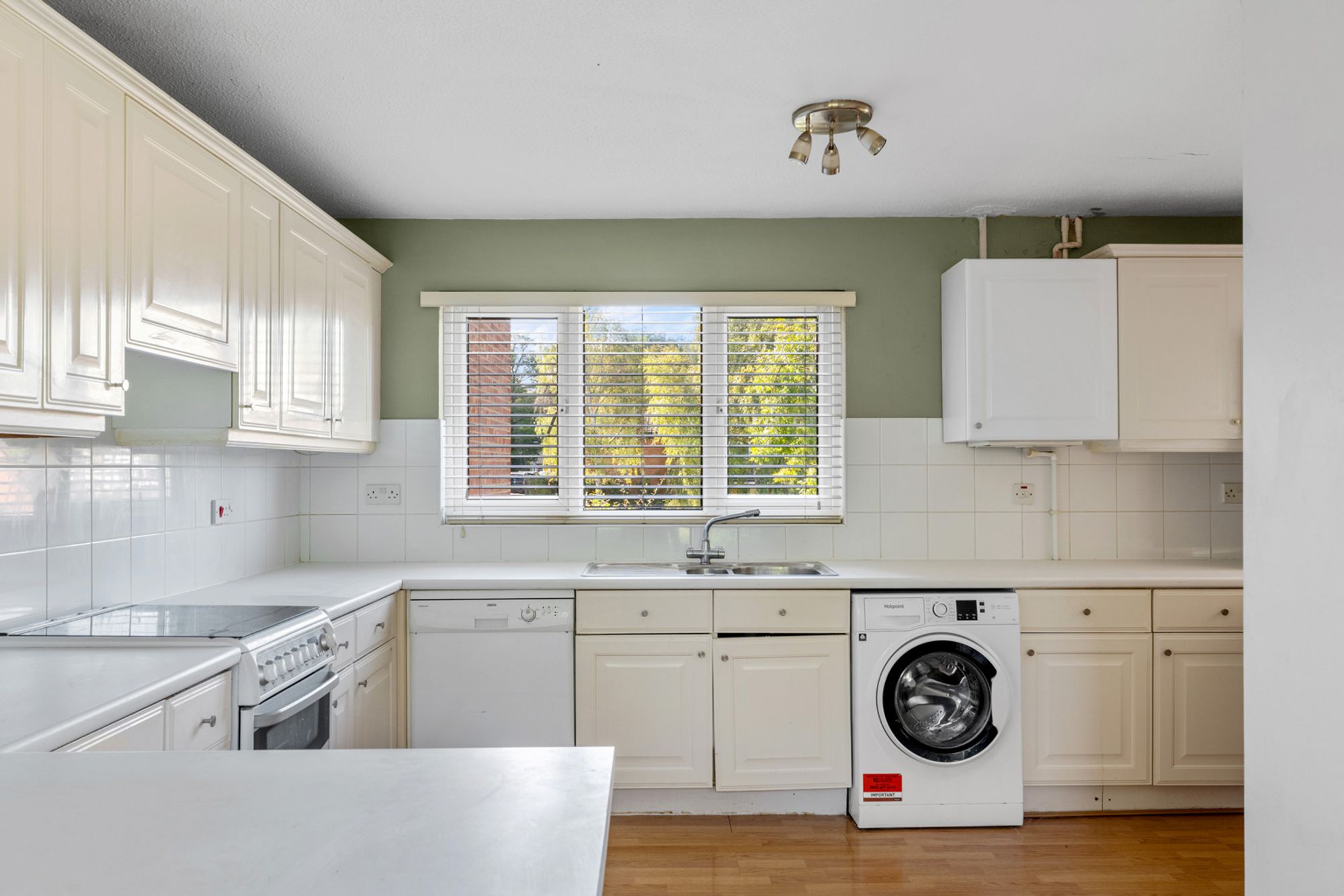 5 bed mid-terraced house for sale in Linton Glade, Croydon  - Property Image 9