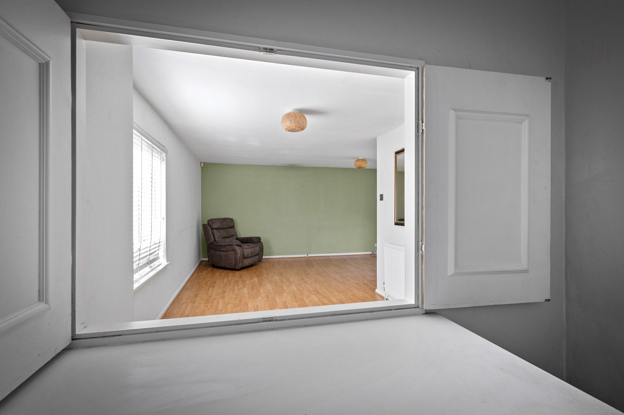 5 bed mid-terraced house for sale in Linton Glade, Croydon 10