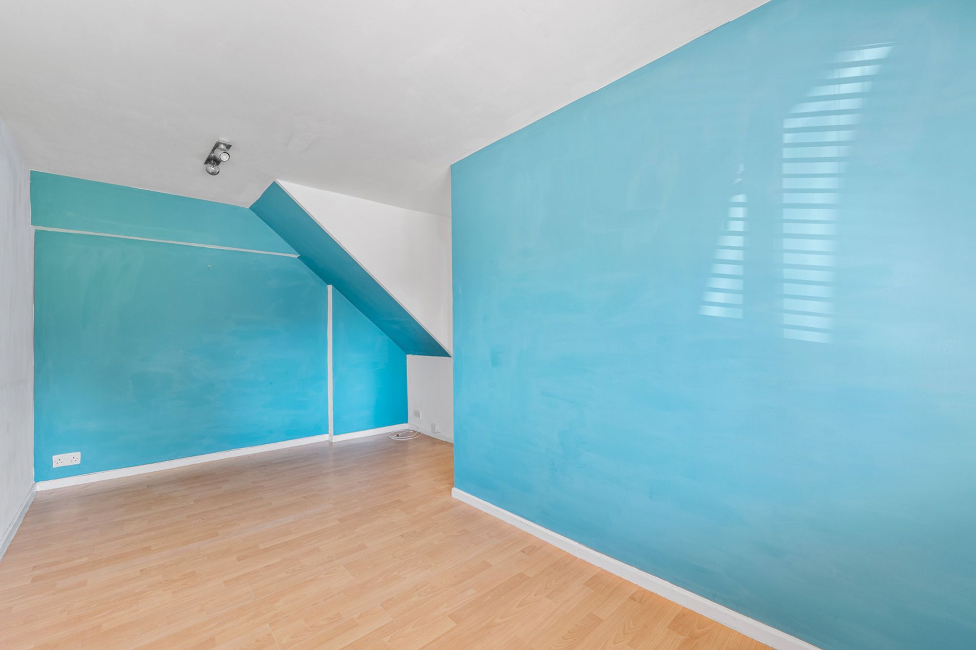 5 bed mid-terraced house for sale in Linton Glade, Croydon 13