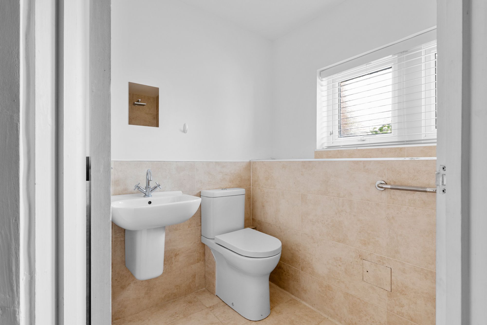 5 bed mid-terraced house for sale in Linton Glade, Croydon 16