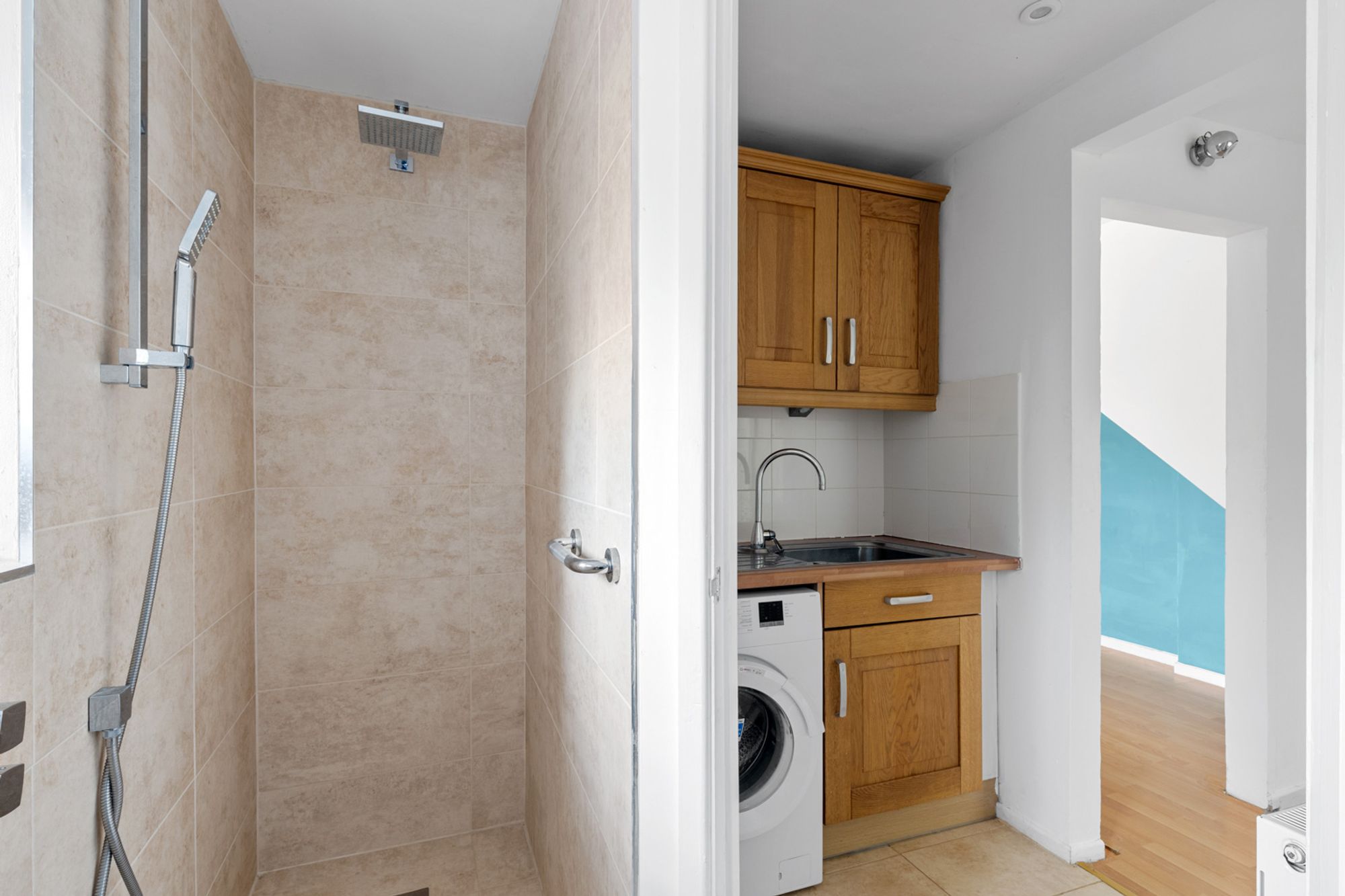 5 bed mid-terraced house for sale in Linton Glade, Croydon 23