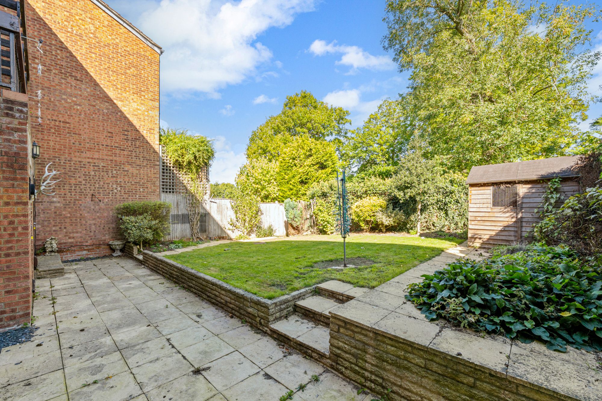 5 bed mid-terraced house for sale in Linton Glade, Croydon 18