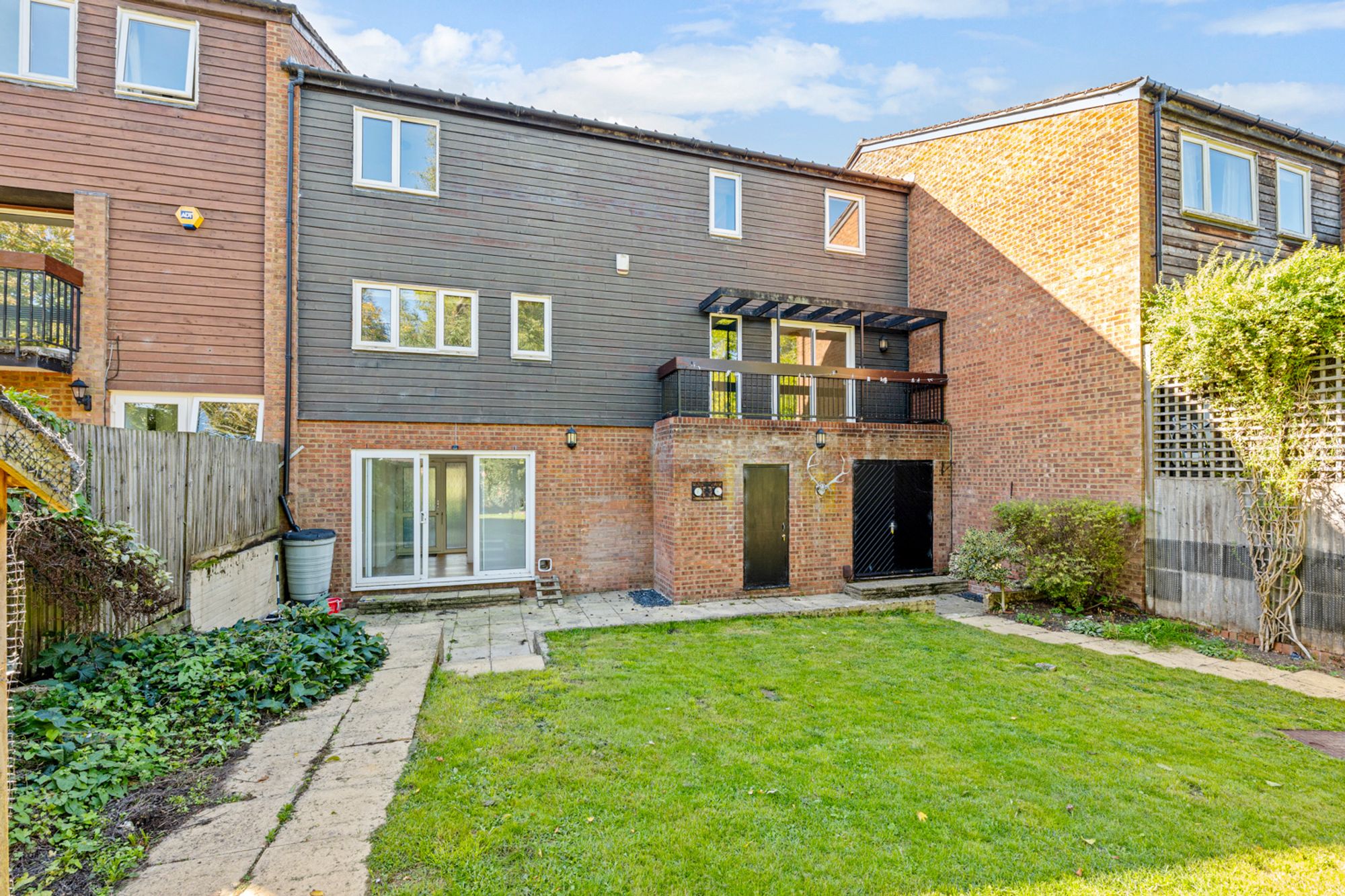 5 bed mid-terraced house for sale in Linton Glade, Croydon 1