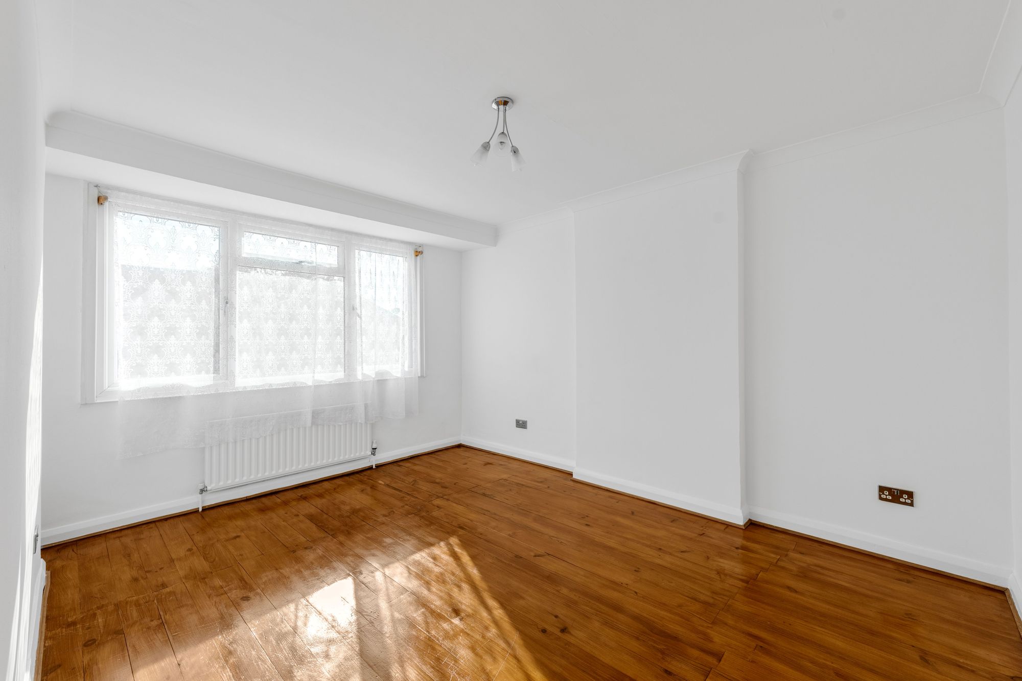 3 bed terraced house for sale in Sherwood Park Road, Mitcham  - Property Image 8