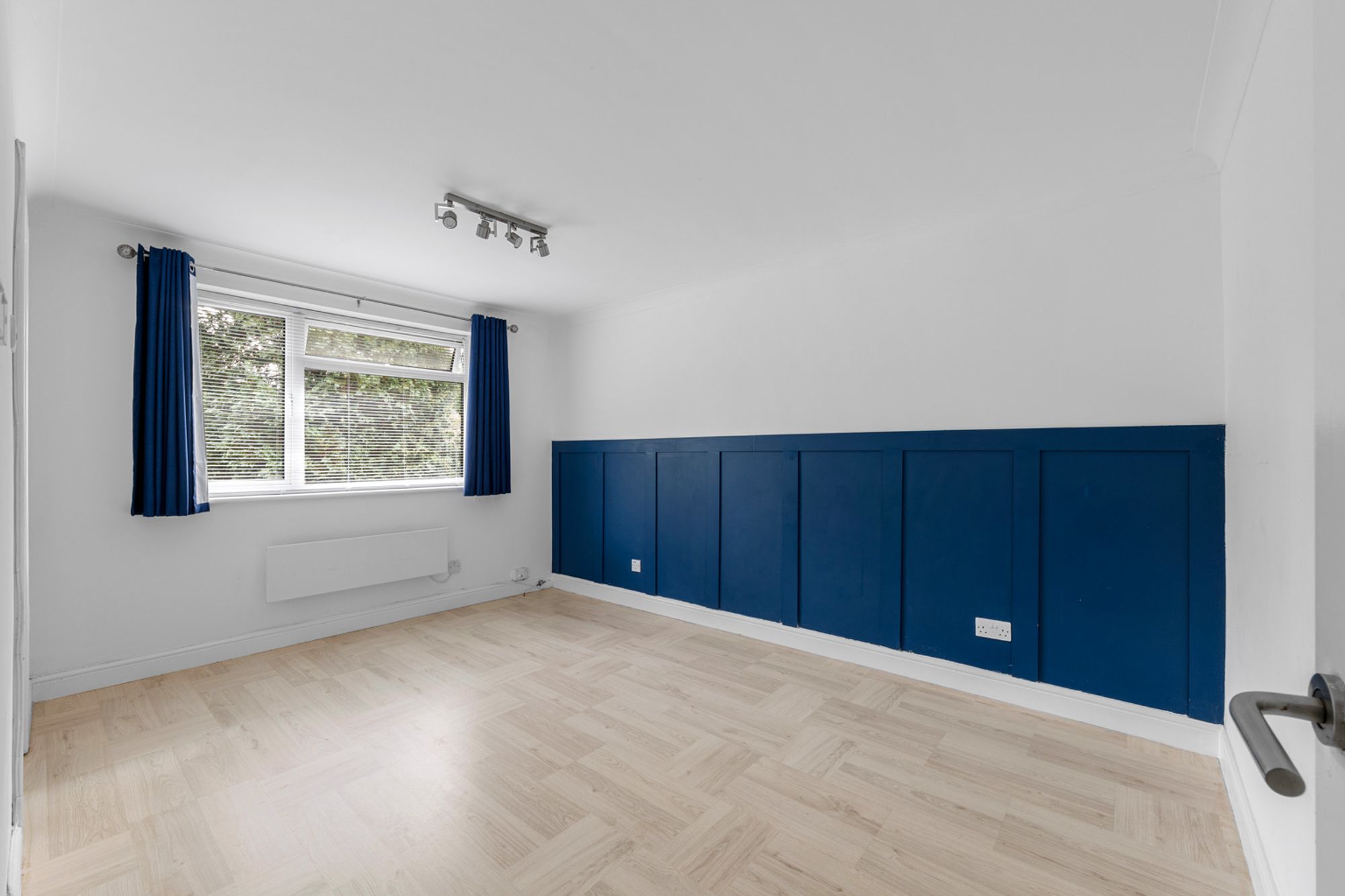 2 bed maisonette for sale in Swallowdale, South Croydon 5