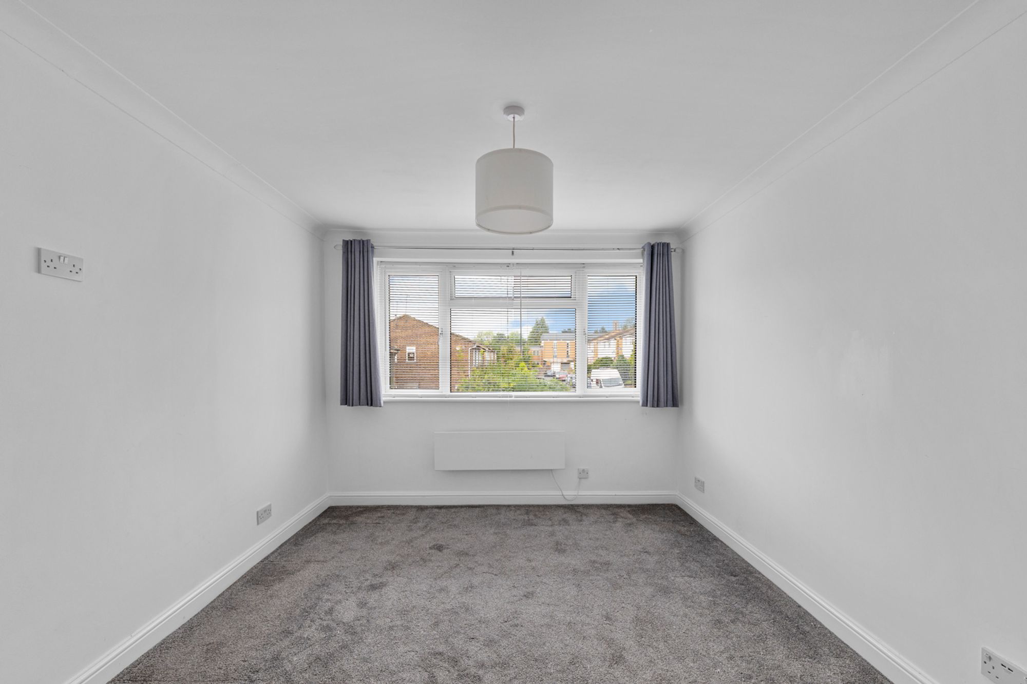 2 bed maisonette for sale in Swallowdale, South Croydon 8