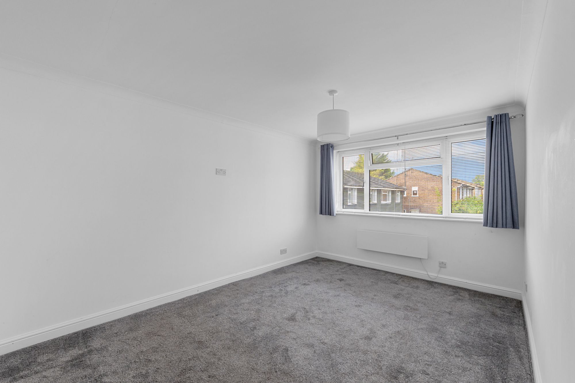 2 bed maisonette for sale in Swallowdale, South Croydon 9