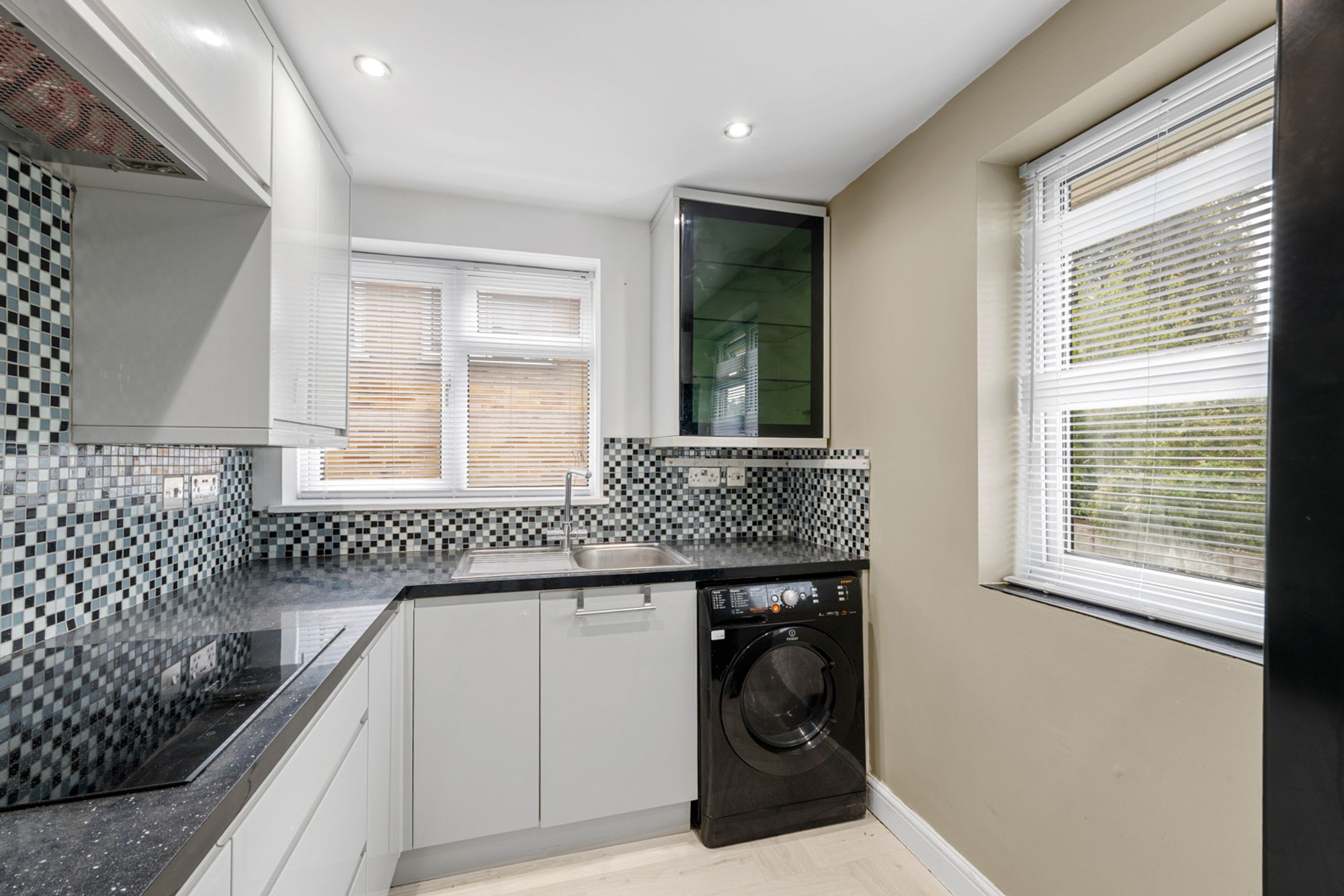 2 bed maisonette for sale in Swallowdale, South Croydon 14