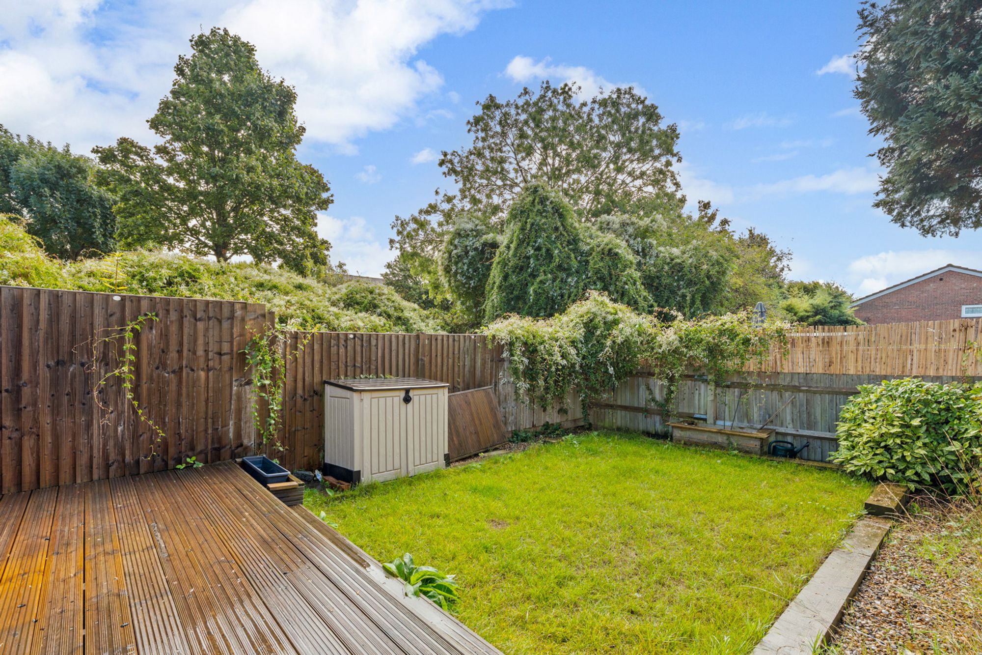 2 bed maisonette for sale in Swallowdale, South Croydon 3