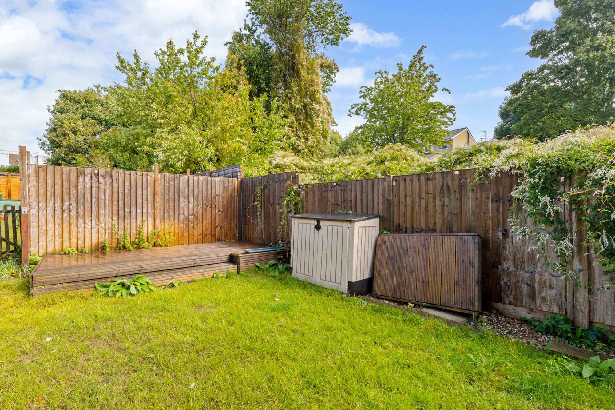 2 bed maisonette for sale in Swallowdale, South Croydon 16