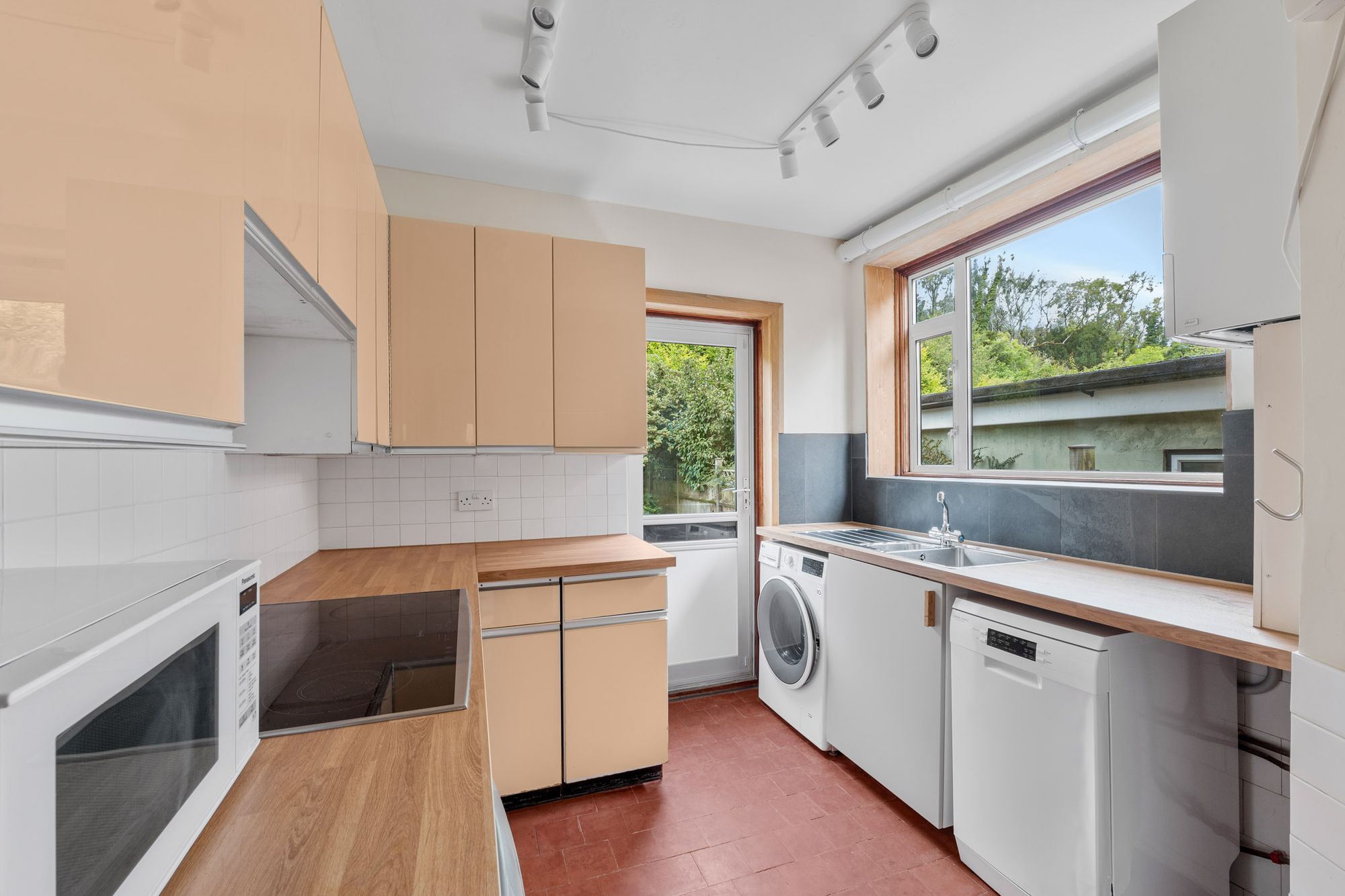 3 bed semi-detached house to rent in Holmwood Avenue, South Croydon 9