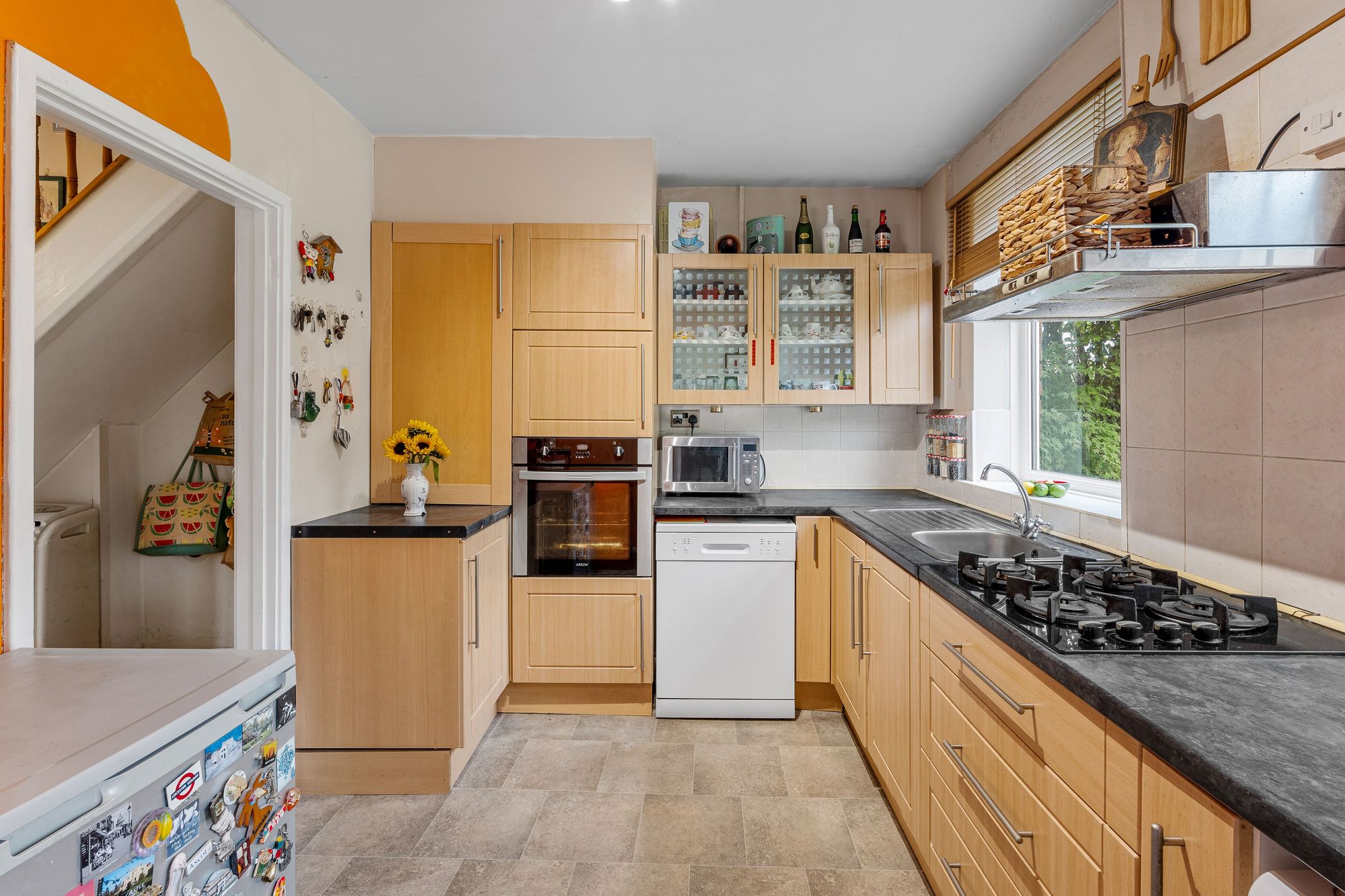 3 bed semi-detached house for sale in Wentworth Way, South Croydon  - Property Image 3