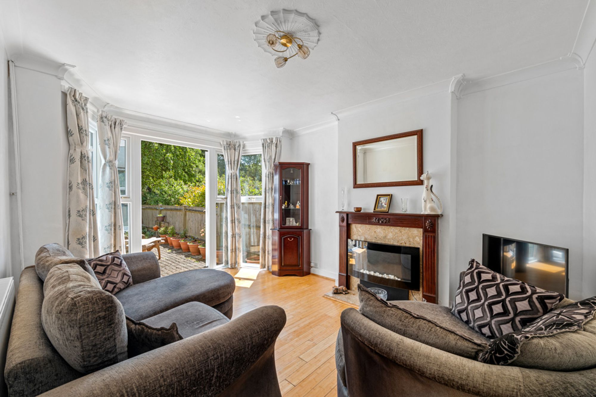 3 bed semi-detached house for sale in Grisedale Close, Purley  - Property Image 3
