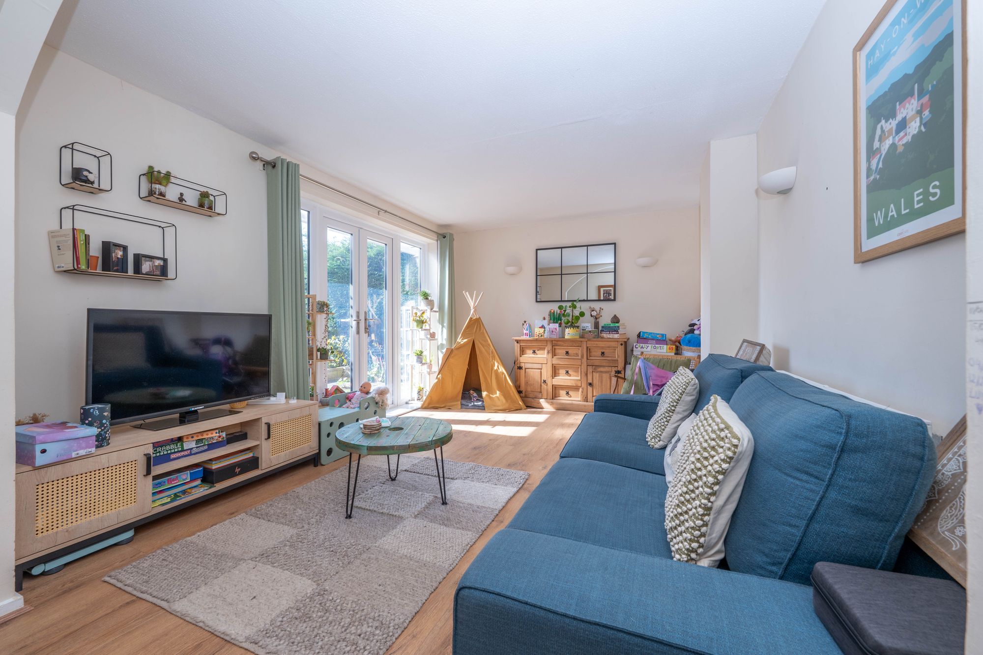 3 bed end of terrace house for sale in Hales Close, Snitterfield, CV37 1