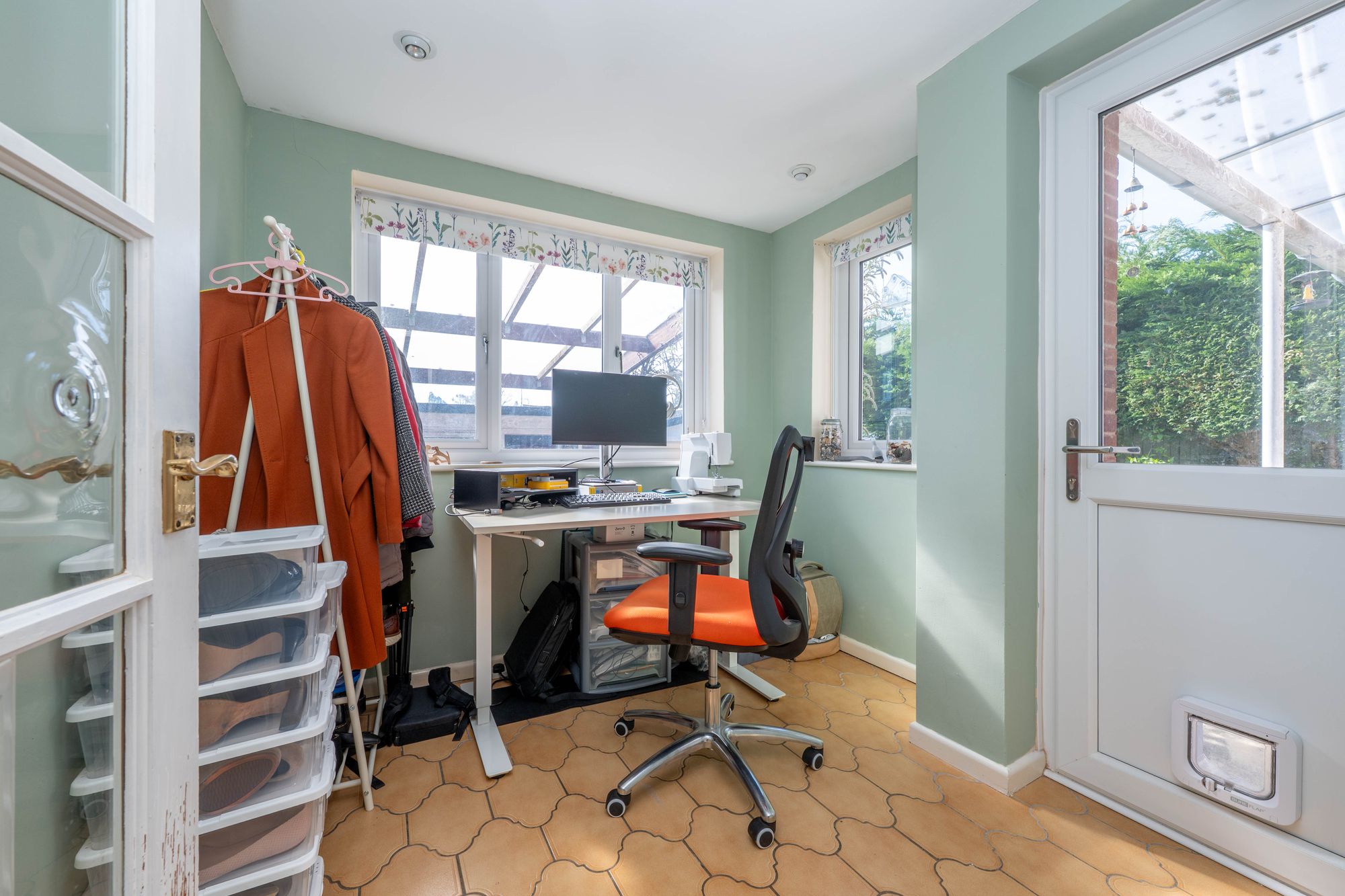 3 bed end of terrace house for sale in Hales Close, Snitterfield, CV37 4