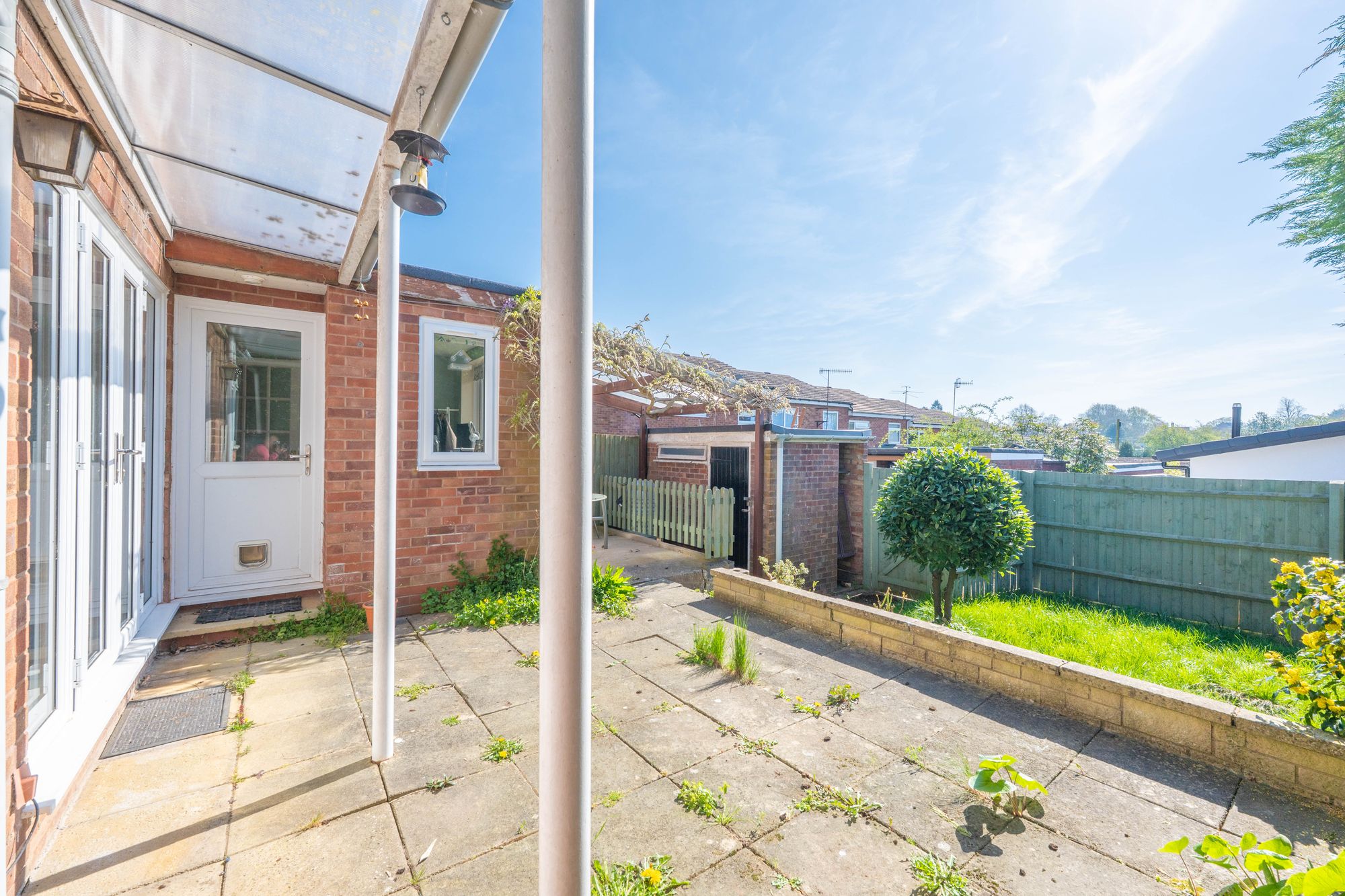 3 bed end of terrace house for sale in Hales Close, Snitterfield, CV37 15