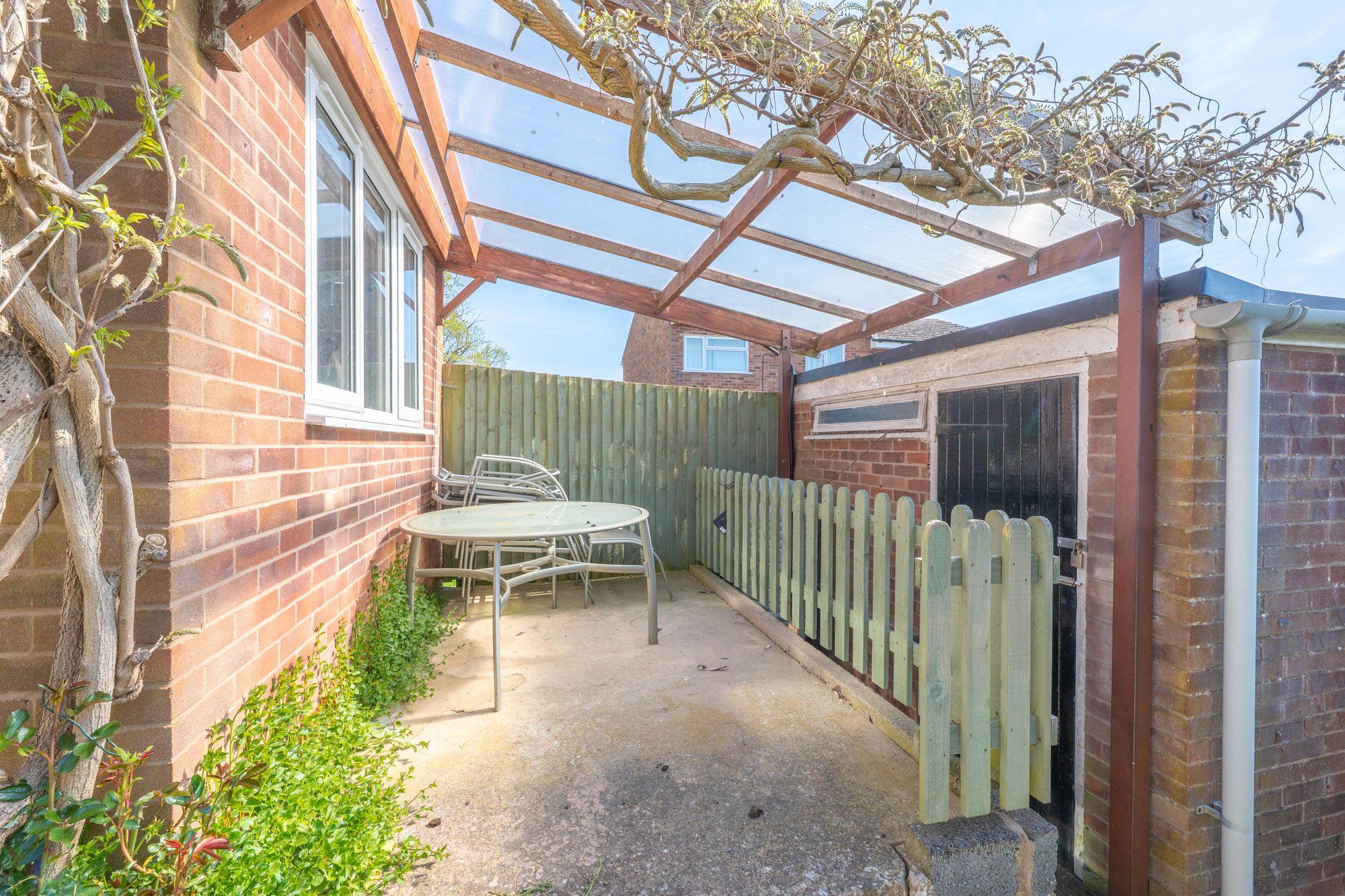 3 bed end of terrace house for sale in Hales Close, Snitterfield, CV37 14