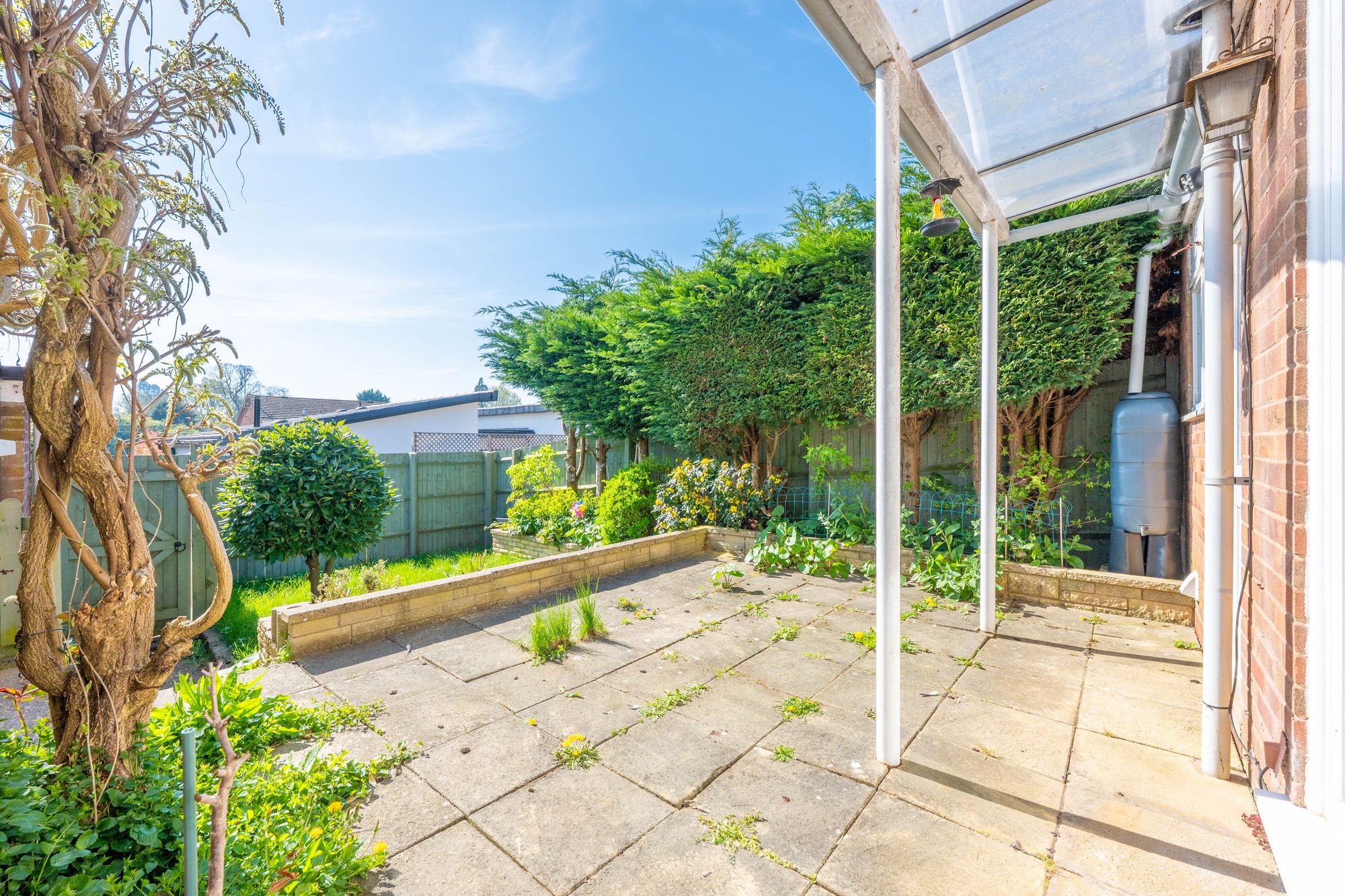 3 bed end of terrace house for sale in Hales Close, Snitterfield, CV37 13