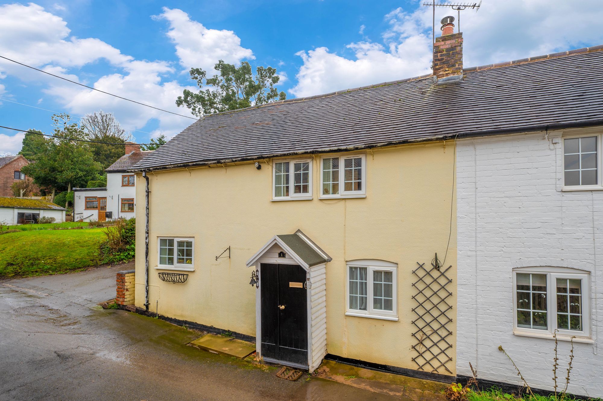 2 bed semi-detached cottage for sale in Ash Lane, Stratford-Upon-Avon  - Property Image 1