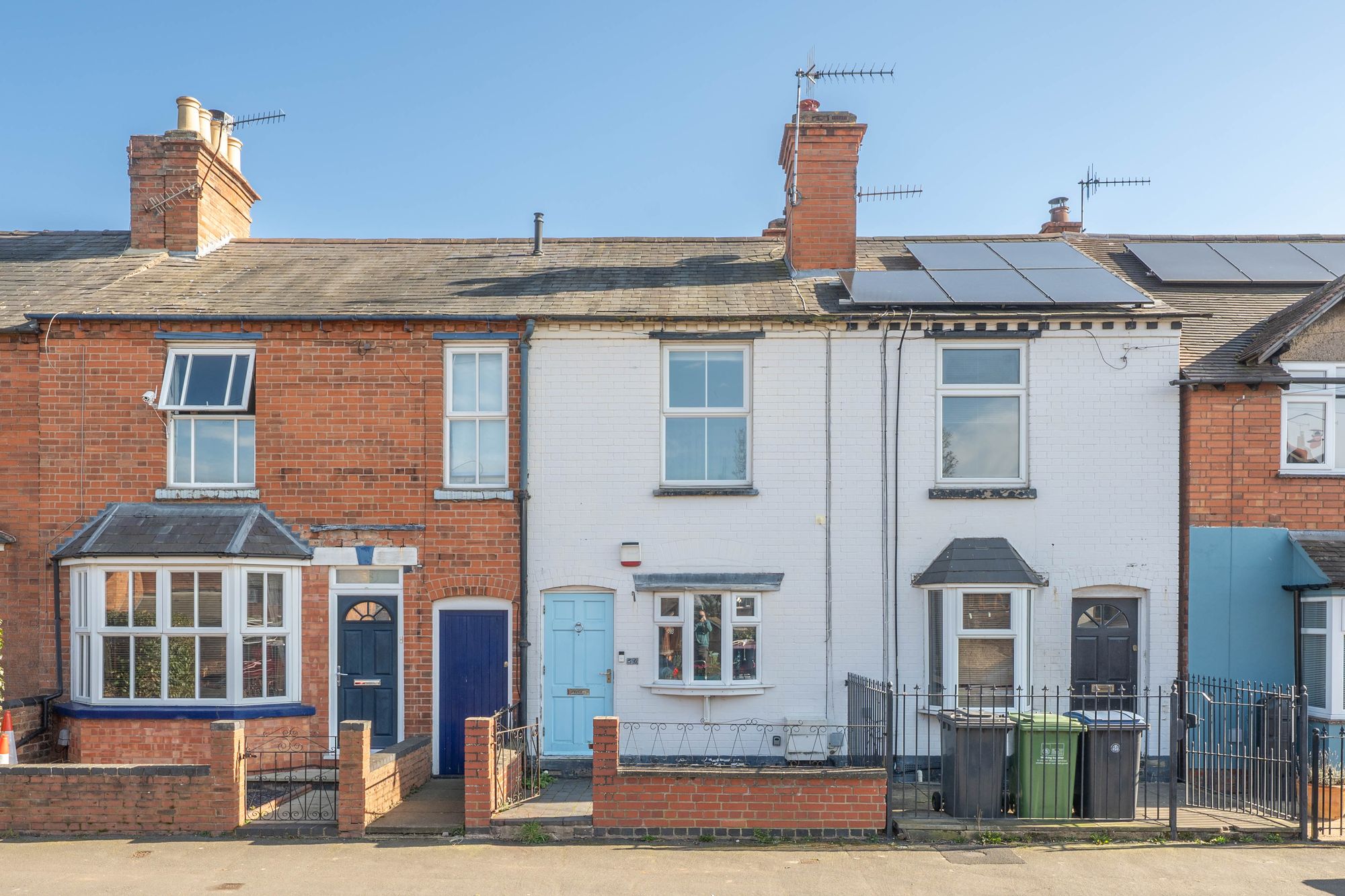 3 bed mid-terraced house for sale in Clopton Road, Stratford-Upon-Avon  - Property Image 1