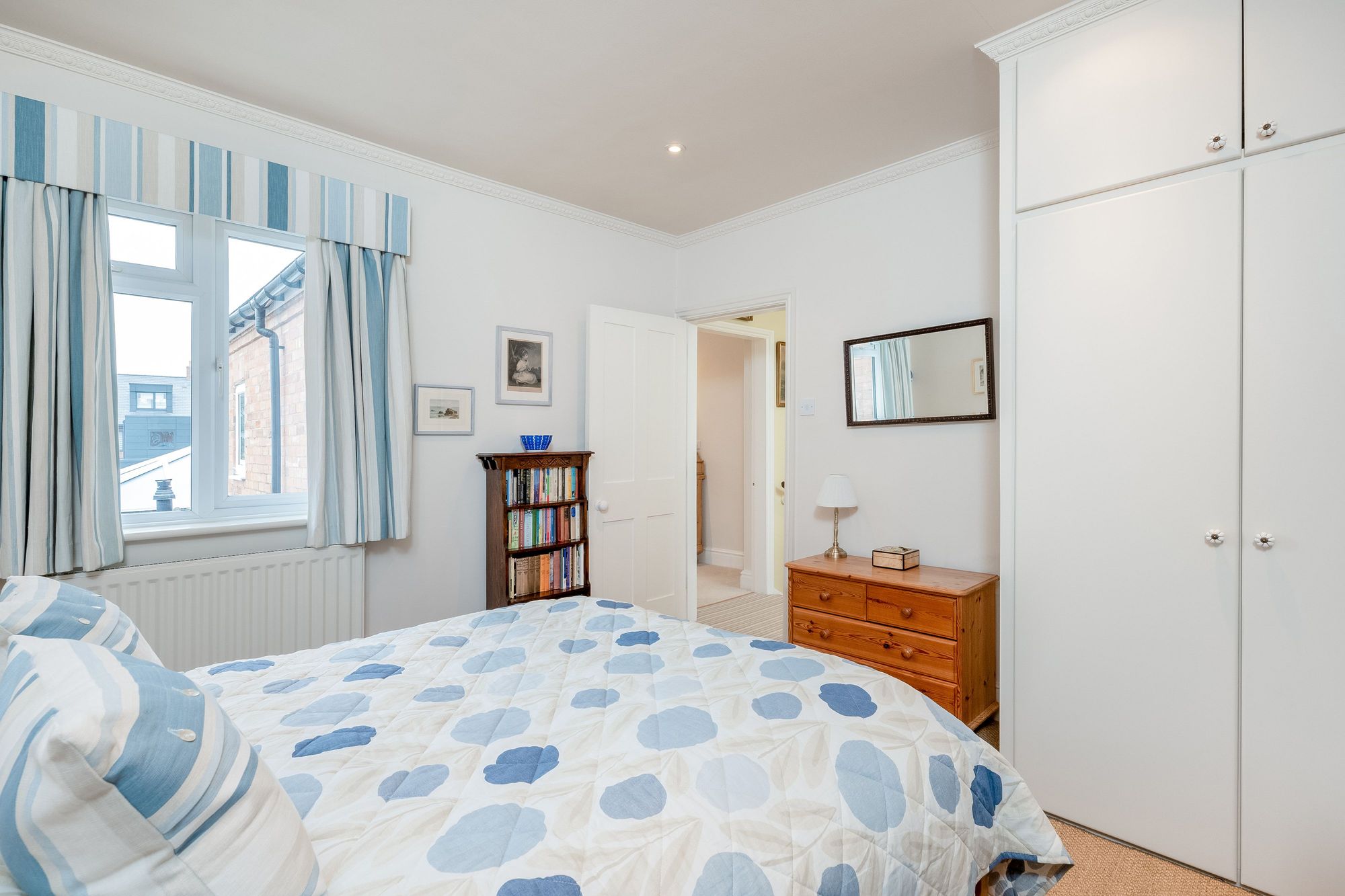 3 bed mid-terraced house for sale in West Street, Stratford-Upon-Avon, CV37 11