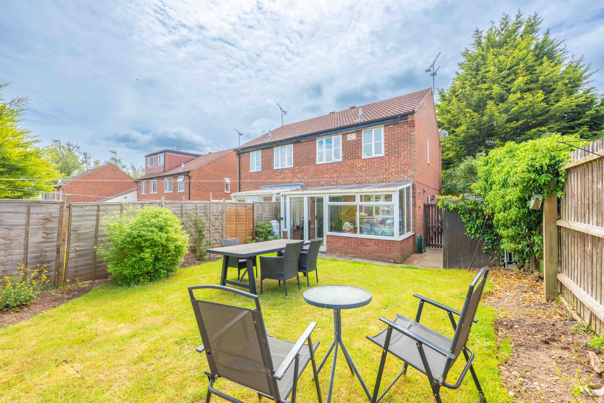 3 bed semi-detached house for sale in Charlecote Gardens, Leamington Spa  - Property Image 4