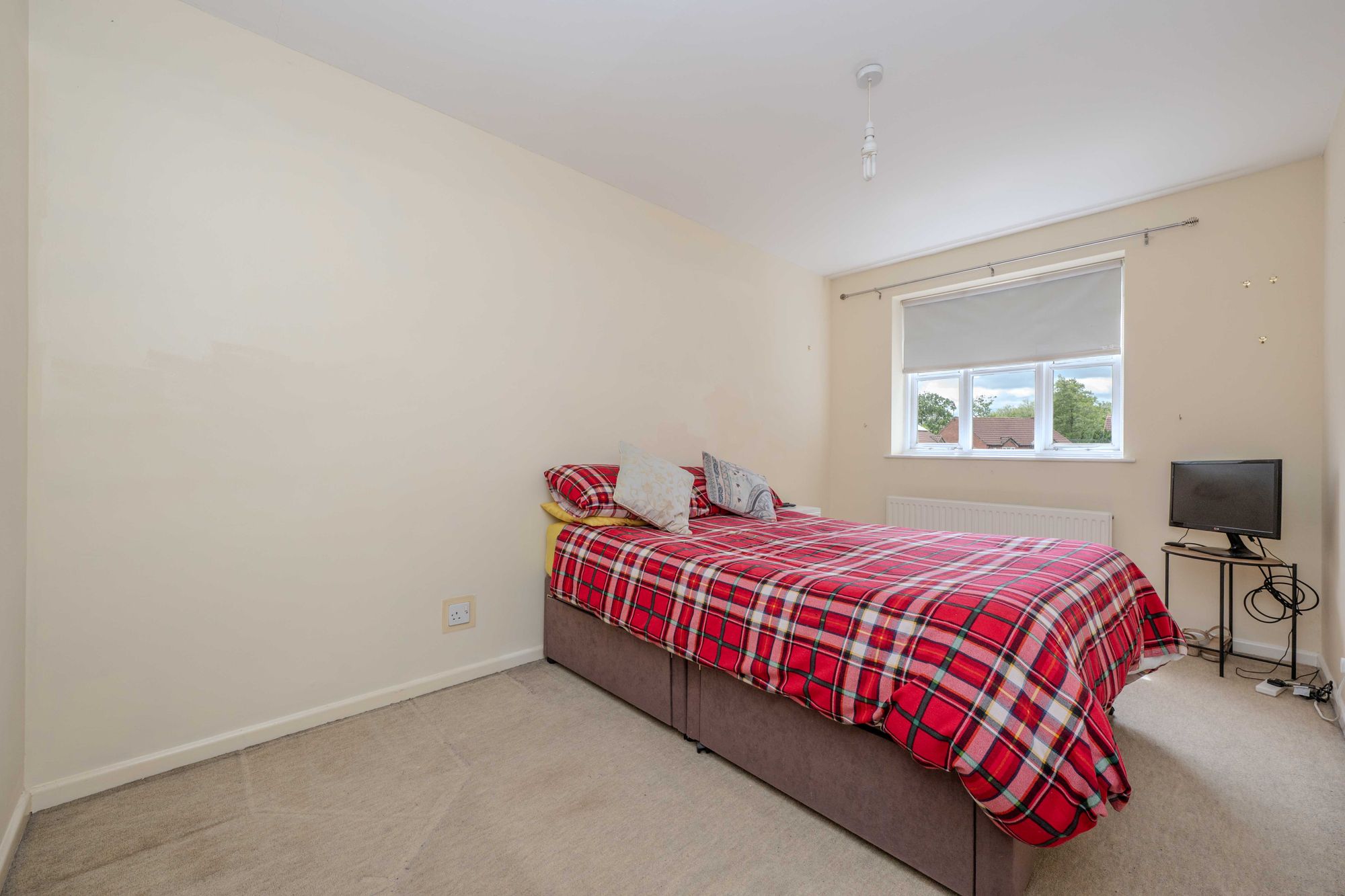3 bed semi-detached house for sale in Charlecote Gardens, Leamington Spa  - Property Image 11