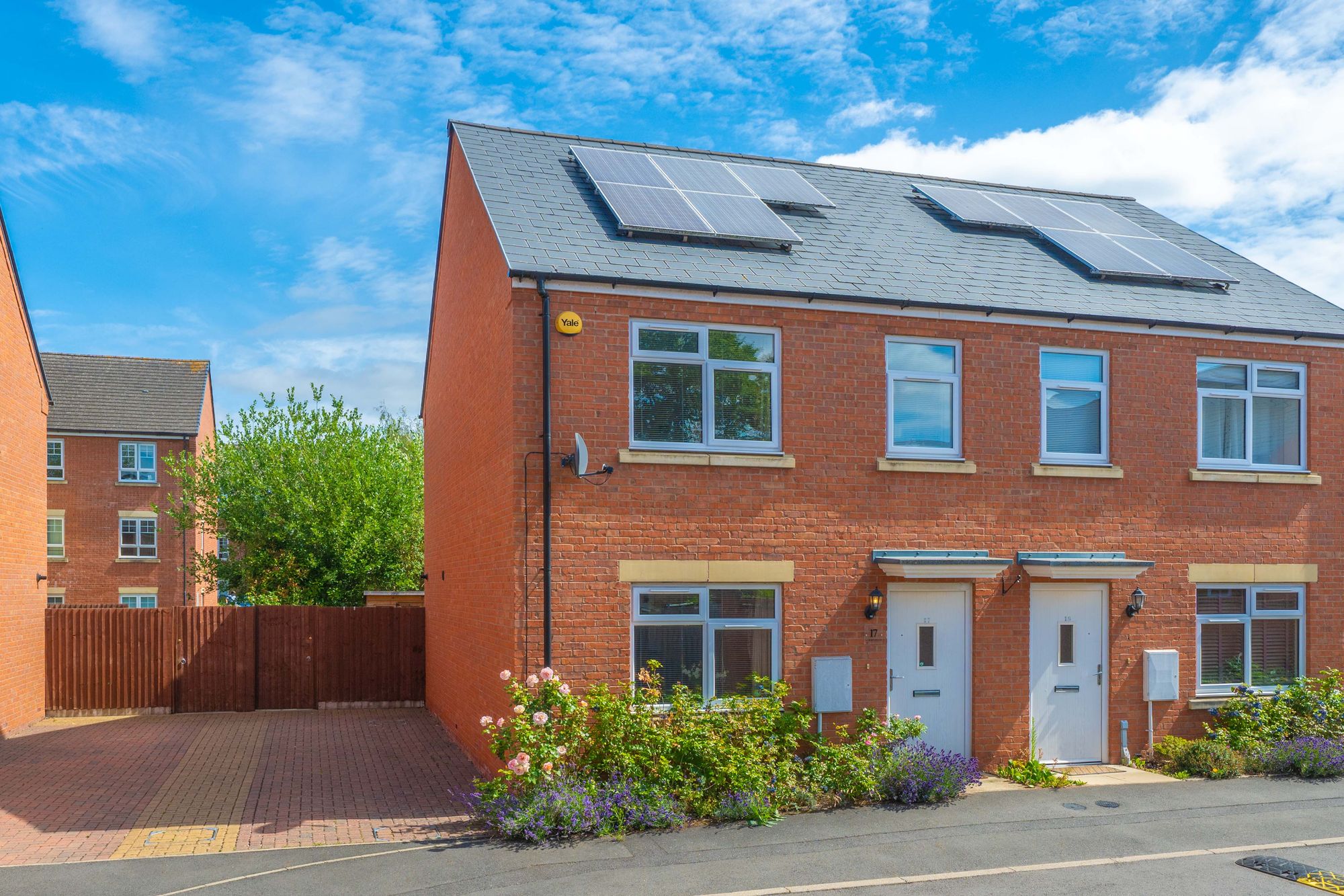 2 bed semi-detached house for sale in Albert Street, Warwick  - Property Image 1