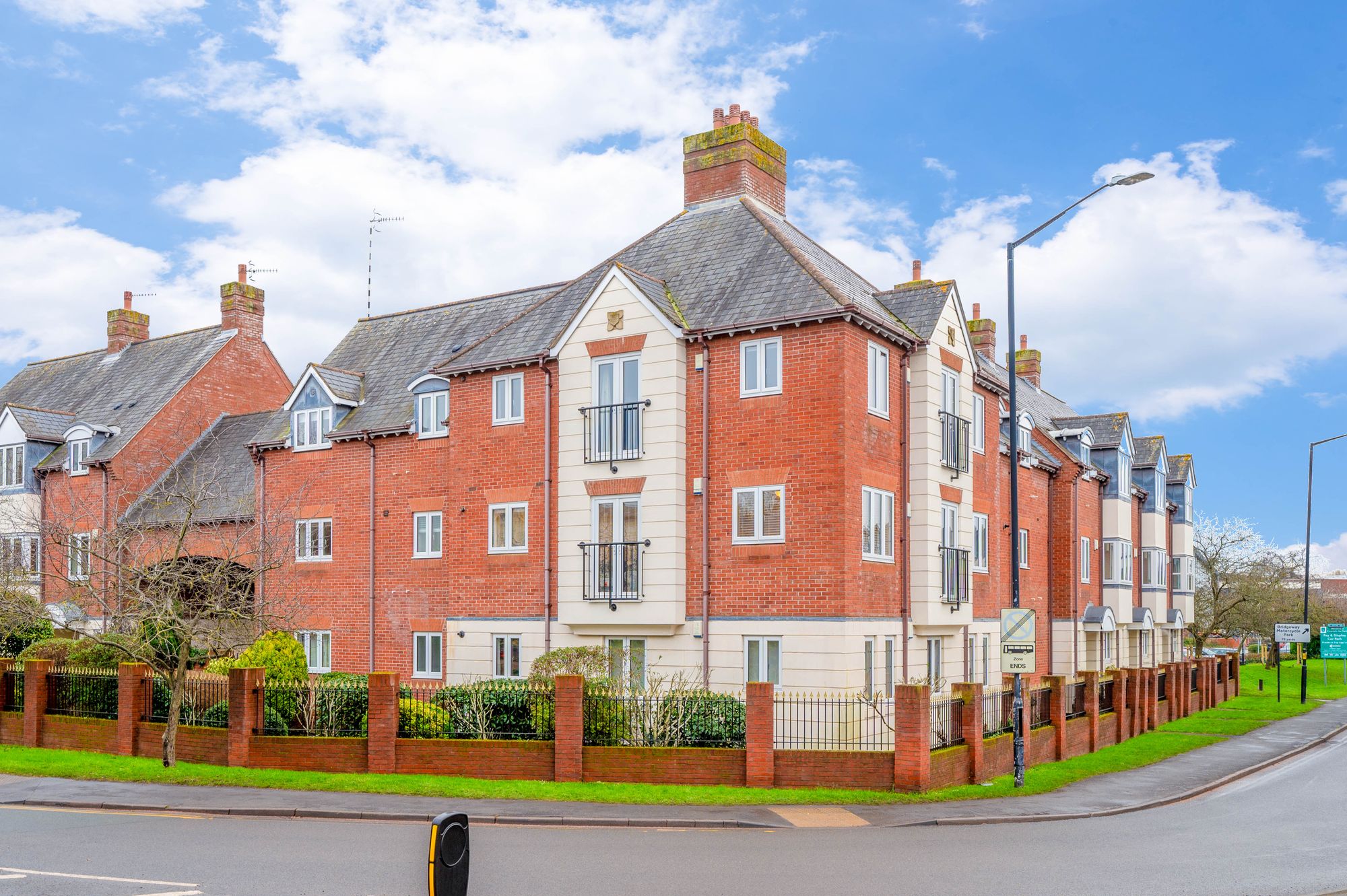 2 bed apartment for sale in Warwick Road, Stratford-Upon-Avon  - Property Image 1