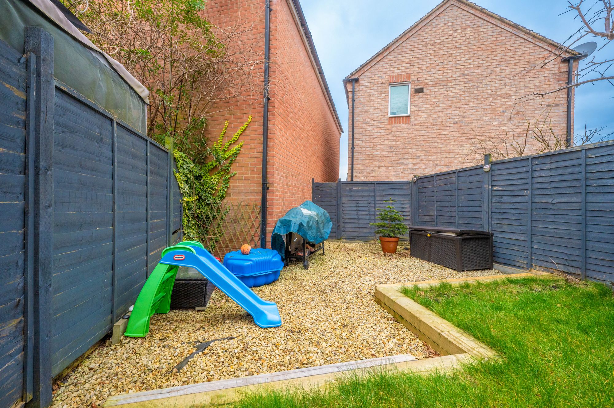 4 bed terraced town house for sale in Wordsworth Avenue, Stratford-Upon-Avon, CV37 21