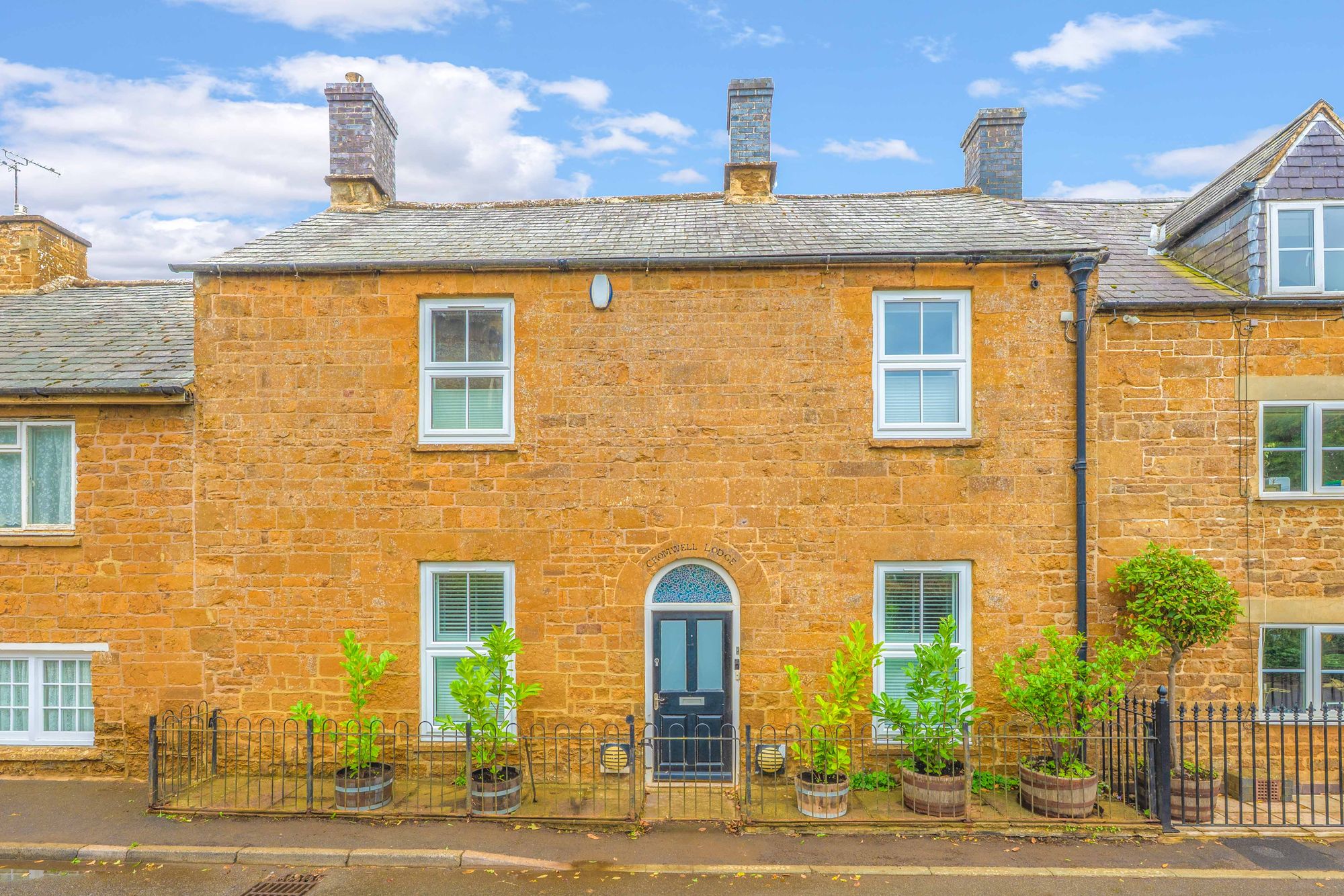 4 bed mid-terraced house for sale in Edgehill, Banbury, OX15
