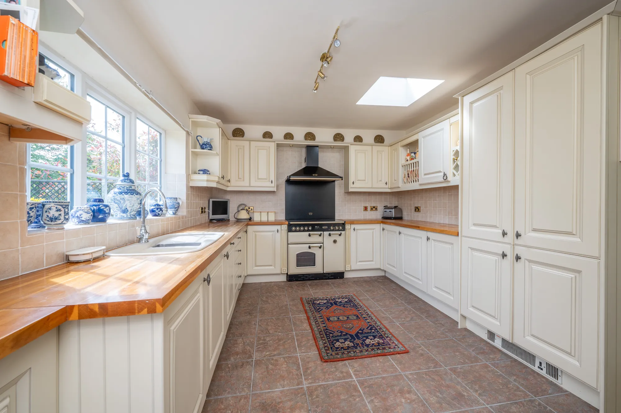 3 bed detached house for sale in Church Lane, Stratford-Upon-Avon  - Property Image 3