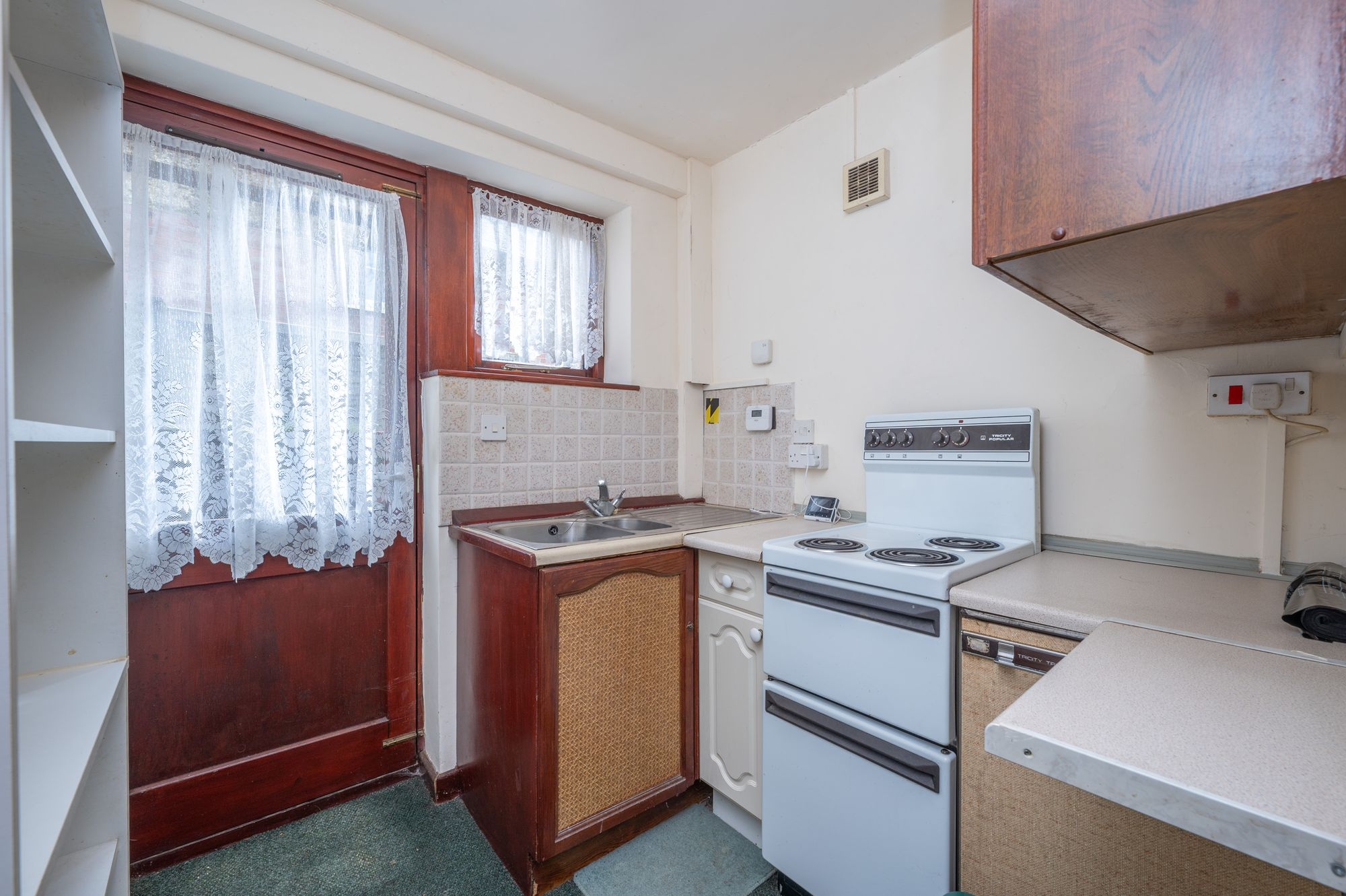 Studio flat for sale in Lock Close, Stratford-Upon-Avon  - Property Image 4