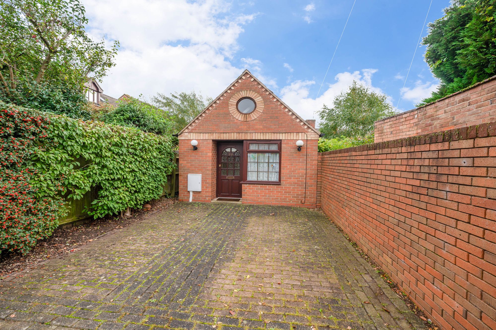 Studio flat for sale in Lock Close, Stratford-Upon-Avon  - Property Image 1