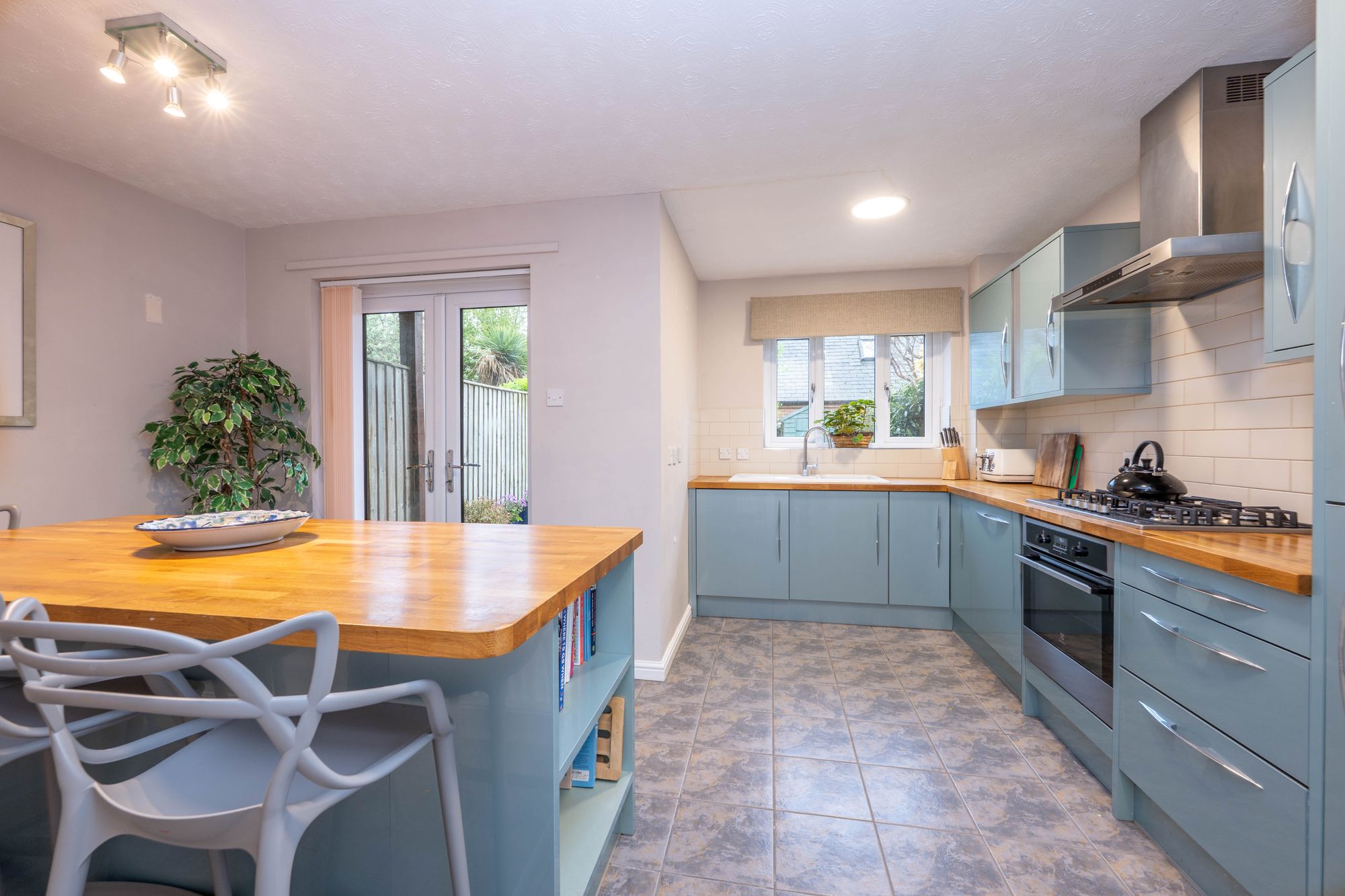 3 bed terraced town house for sale in Lock Close, Stratford-Upon-Avon  - Property Image 2