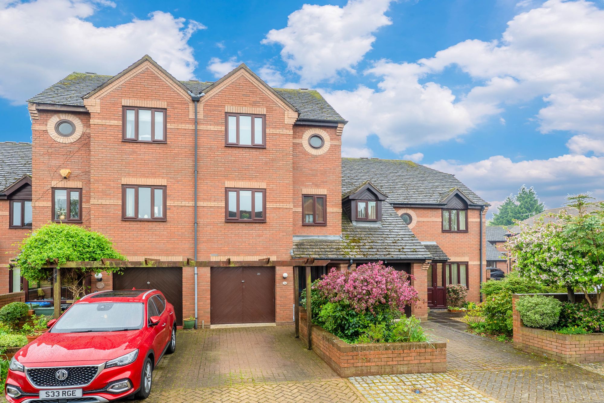 3 bed terraced town house for sale in Lock Close, Stratford-Upon-Avon  - Property Image 1