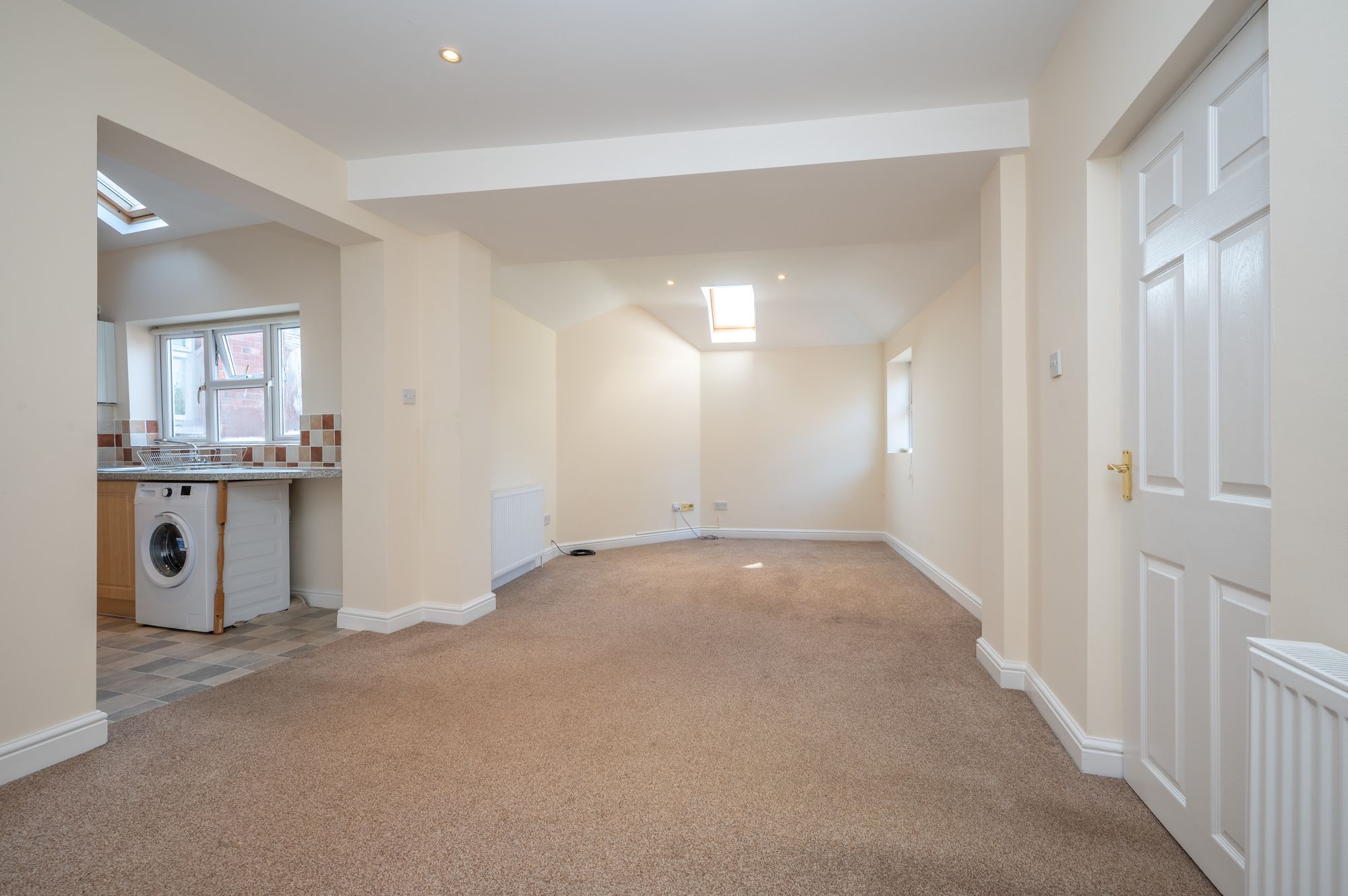 2 bed apartment for sale in Evesham Place, Stratford-Upon-Avon  - Property Image 3