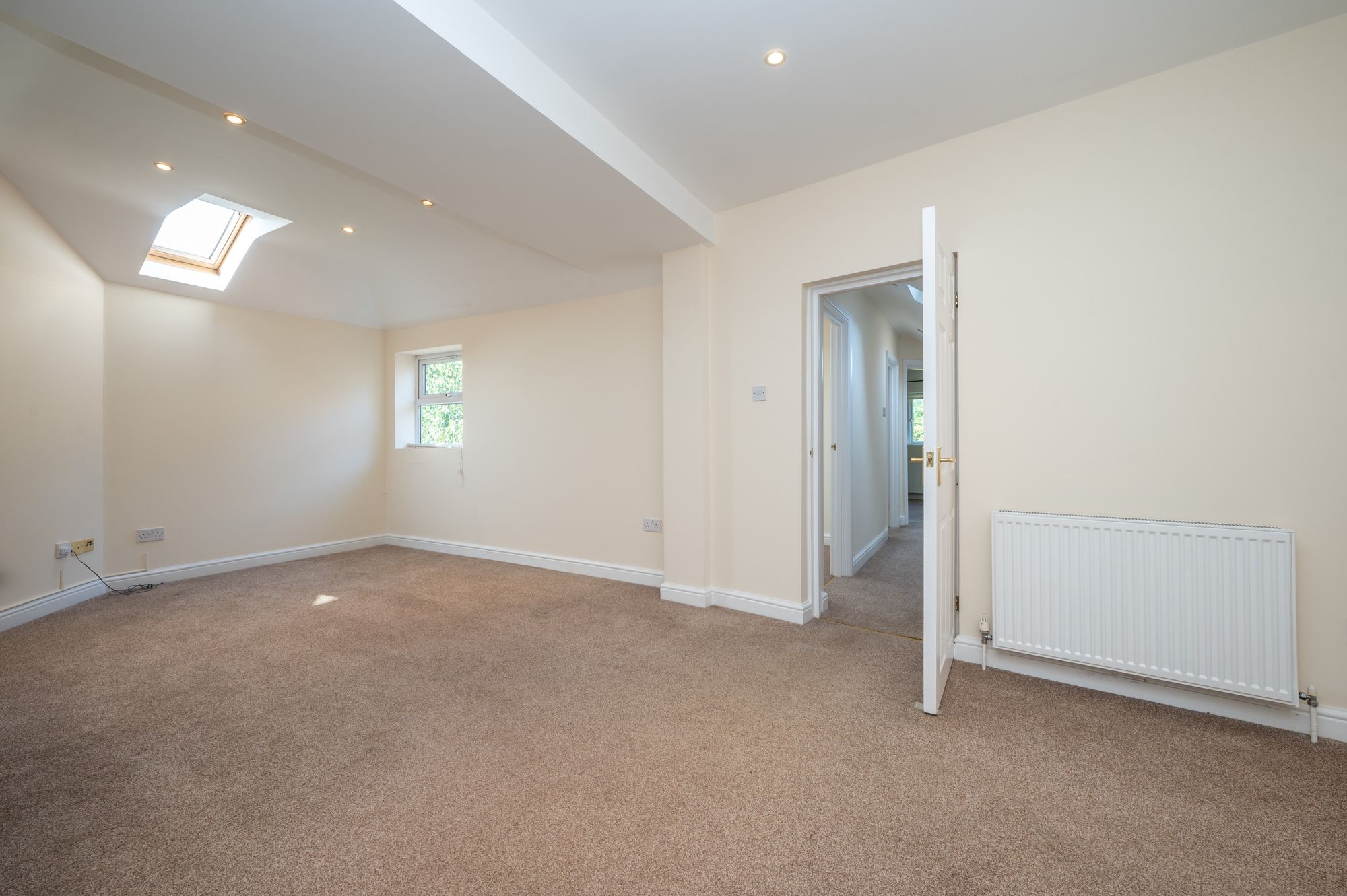 2 bed apartment for sale in Evesham Place, Stratford-Upon-Avon  - Property Image 5