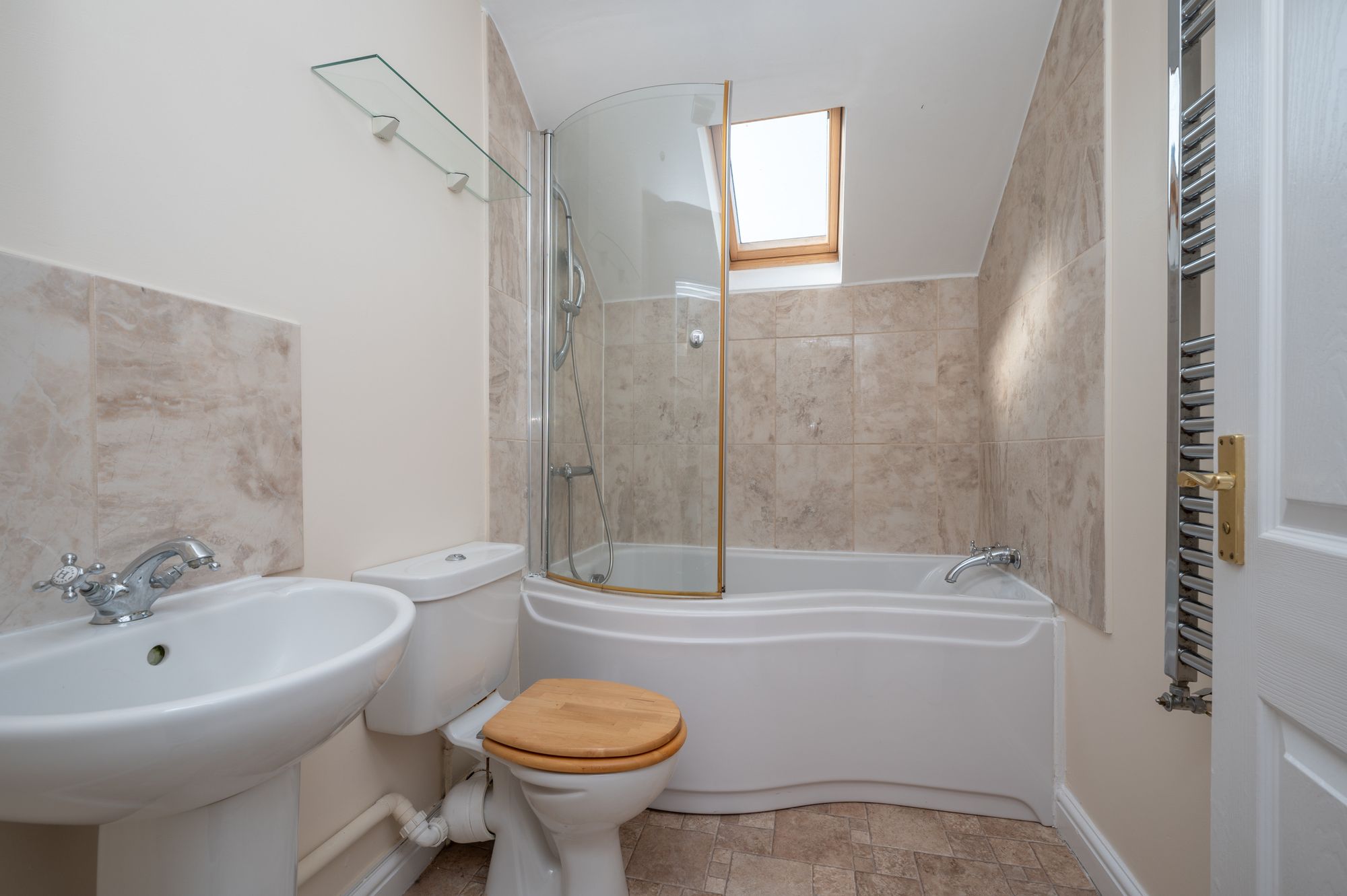 2 bed apartment for sale in Evesham Place, Stratford-Upon-Avon  - Property Image 6