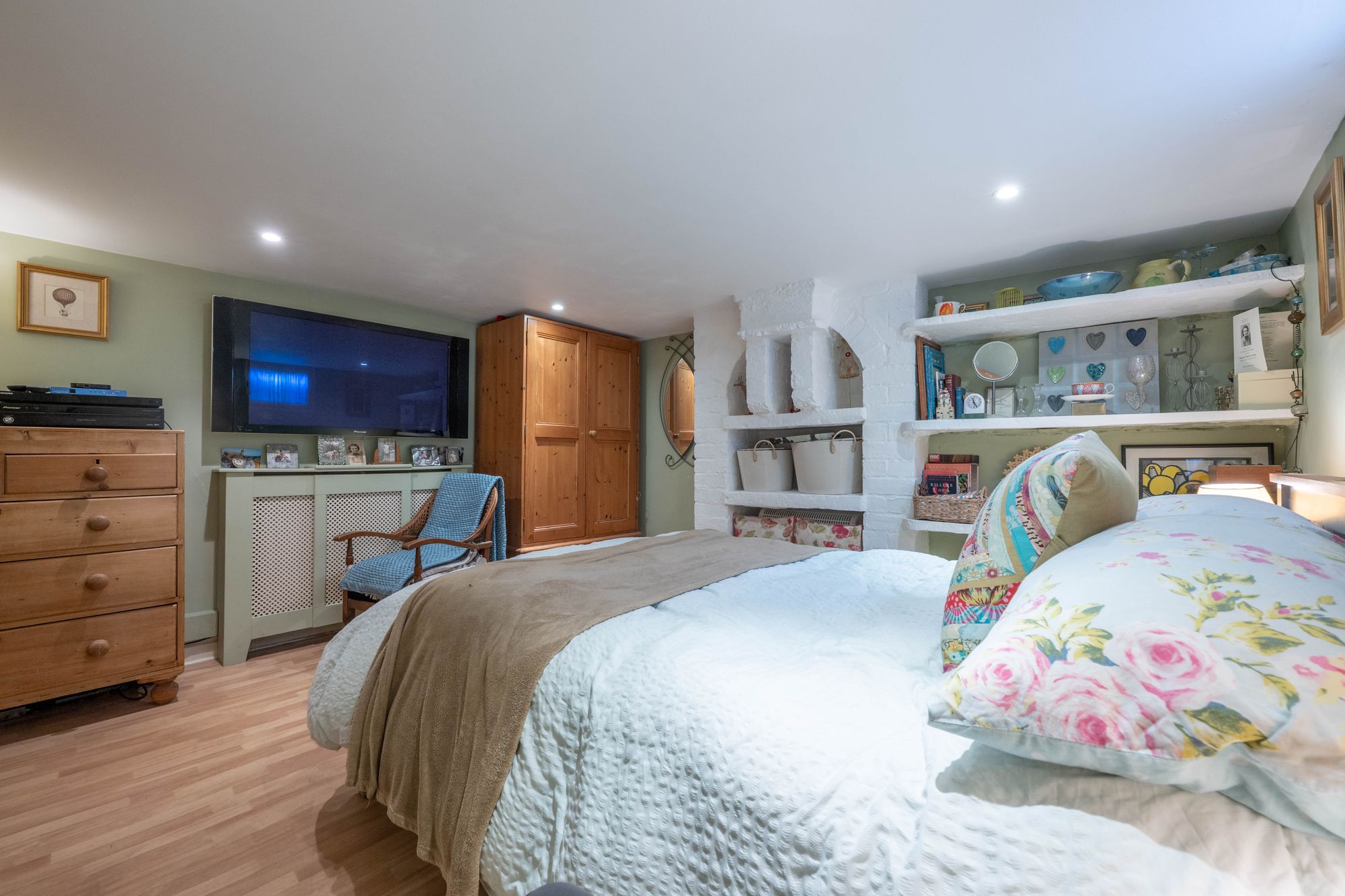 4 bed end of terrace house for sale in New Street, Stratford-Upon-Avon, CV37 19