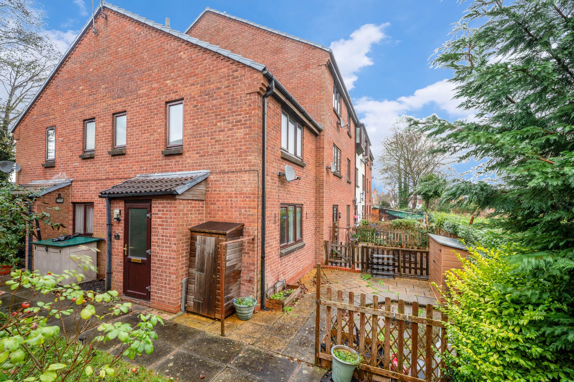 1 bed mid-terraced house for sale in William Tarver Close, Warwick  - Property Image 1