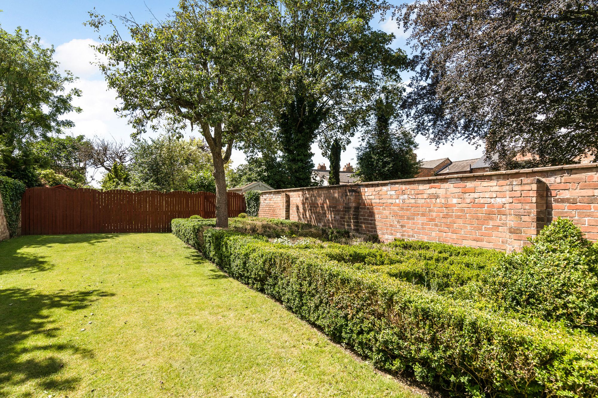 4 bed mid-terraced house for sale in Chestnut Walk, Stratford-Upon-Avon, CV37 7