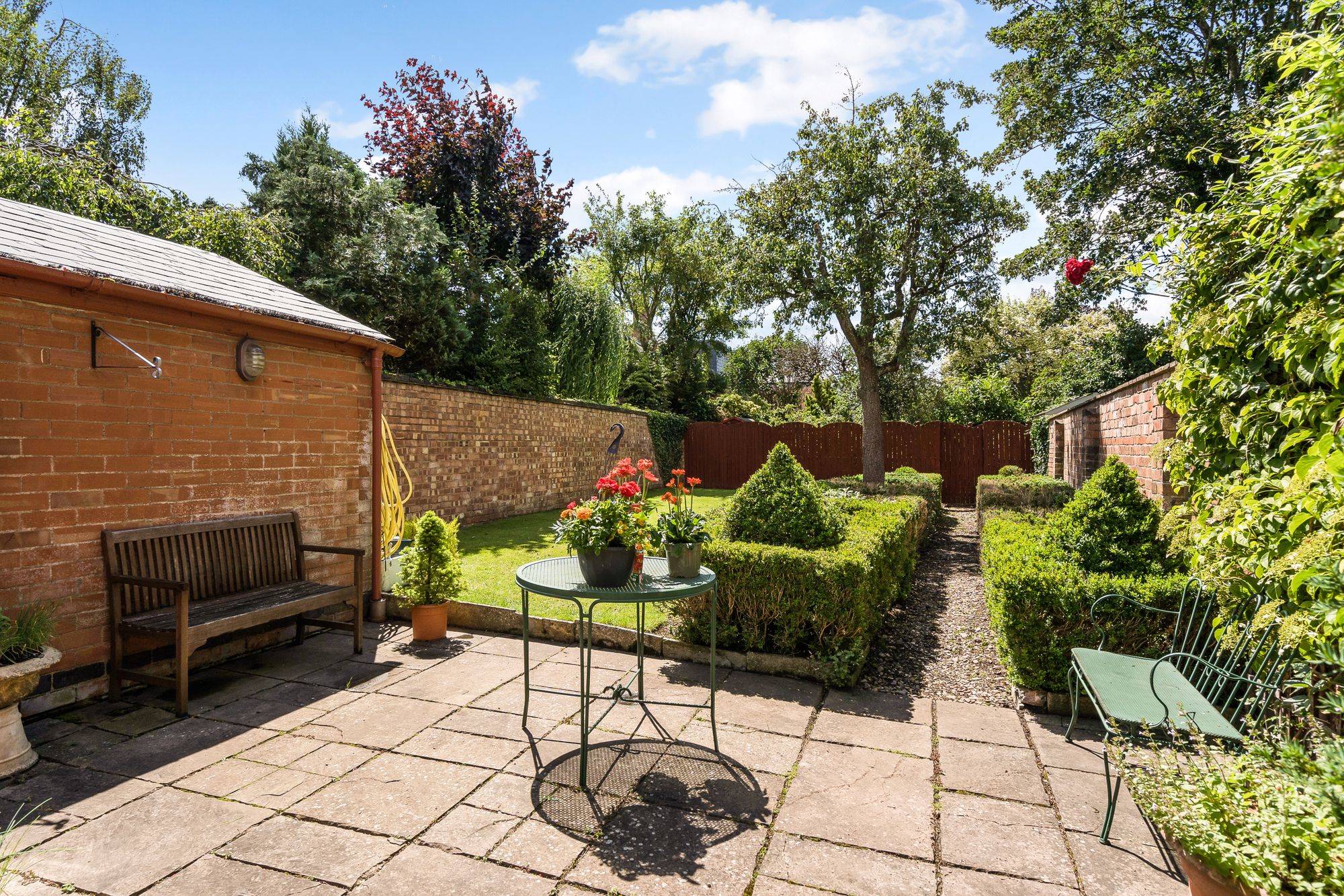 4 bed mid-terraced house for sale in Chestnut Walk, Stratford-Upon-Avon, CV37 1