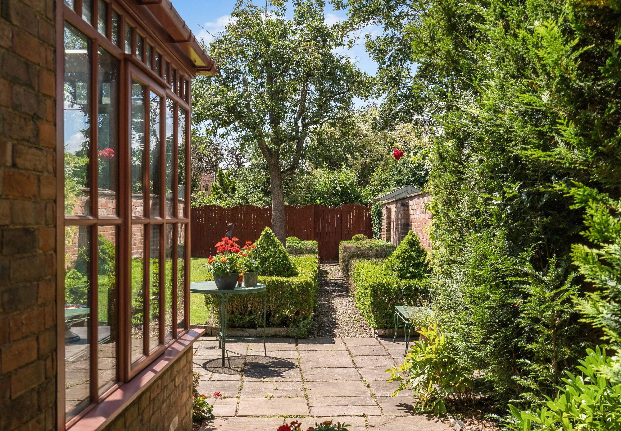 4 bed mid-terraced house for sale in Chestnut Walk, Stratford-Upon-Avon, CV37 21