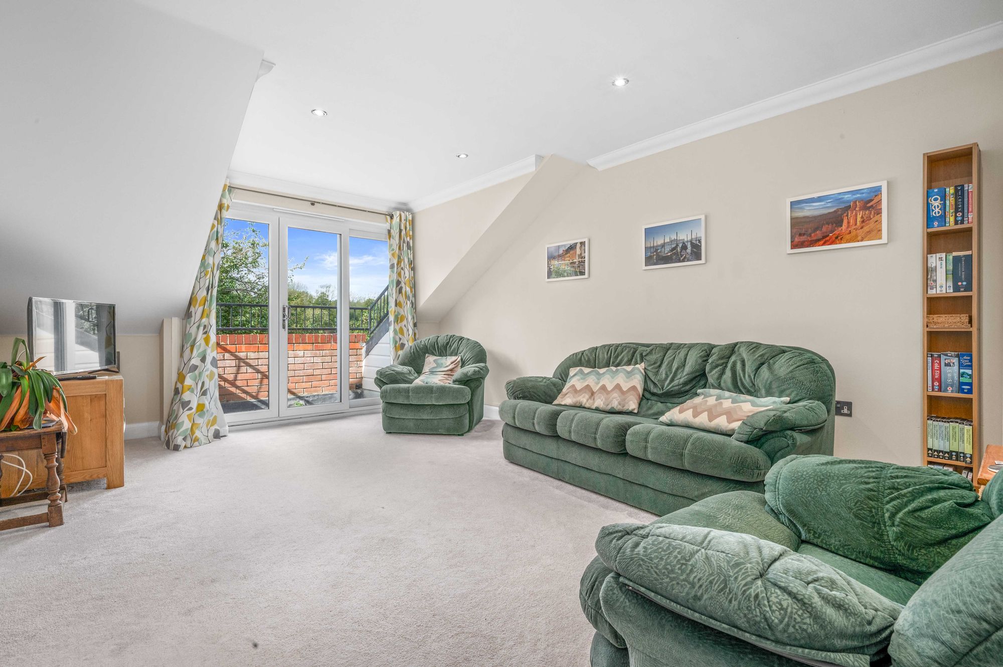 2 bed apartment for sale in Linen Street, Knights Court Linen Street, CV34 1