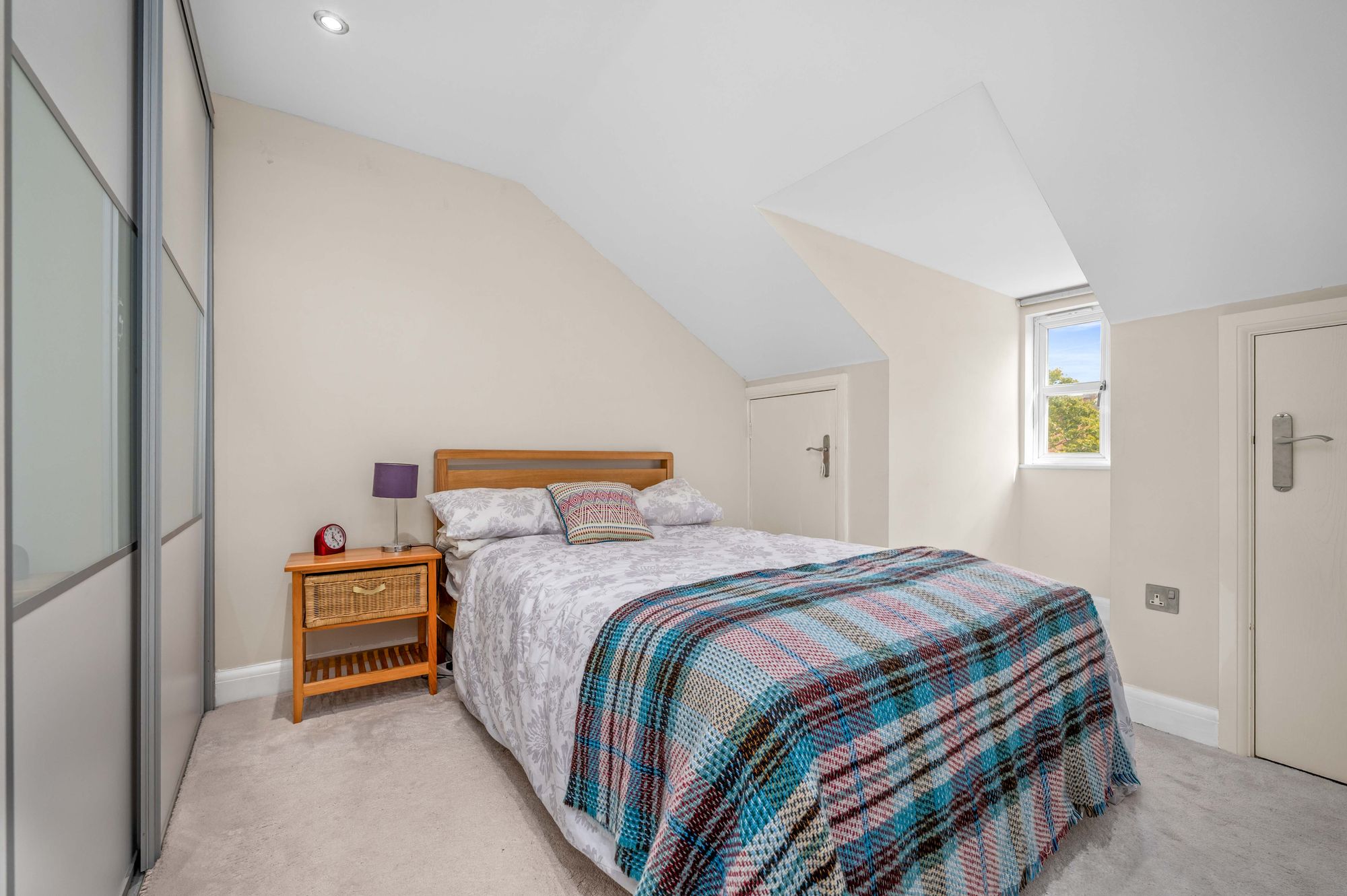 2 bed apartment for sale in Linen Street, Knights Court Linen Street, CV34 4