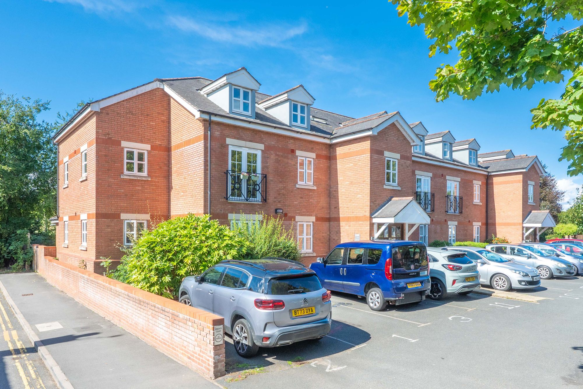 2 bed apartment for sale in Linen Street, Knights Court Linen Street, CV34 11