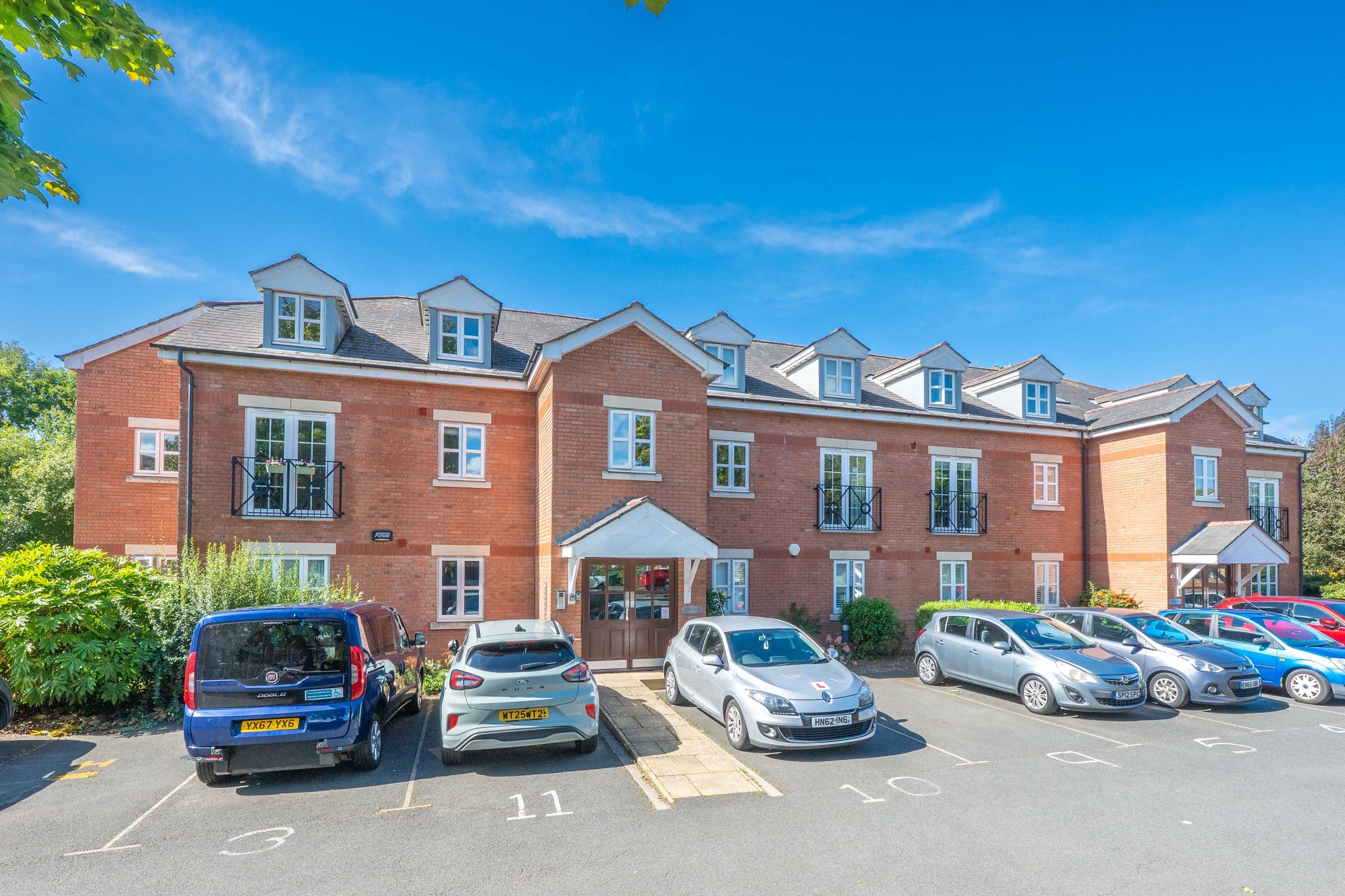 2 bed apartment for sale in Linen Street, Knights Court Linen Street, CV34  - Property Image 1
