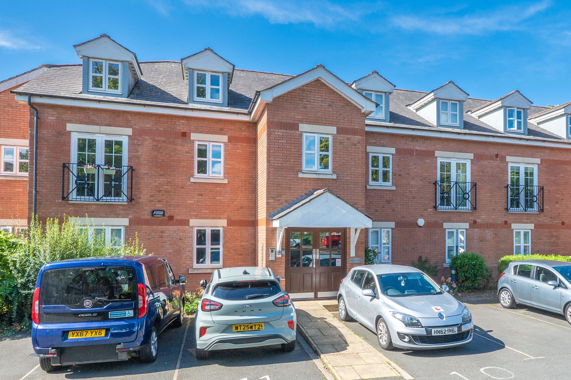 2 bed apartment for sale in Linen Street, Knights Court Linen Street, CV34 13